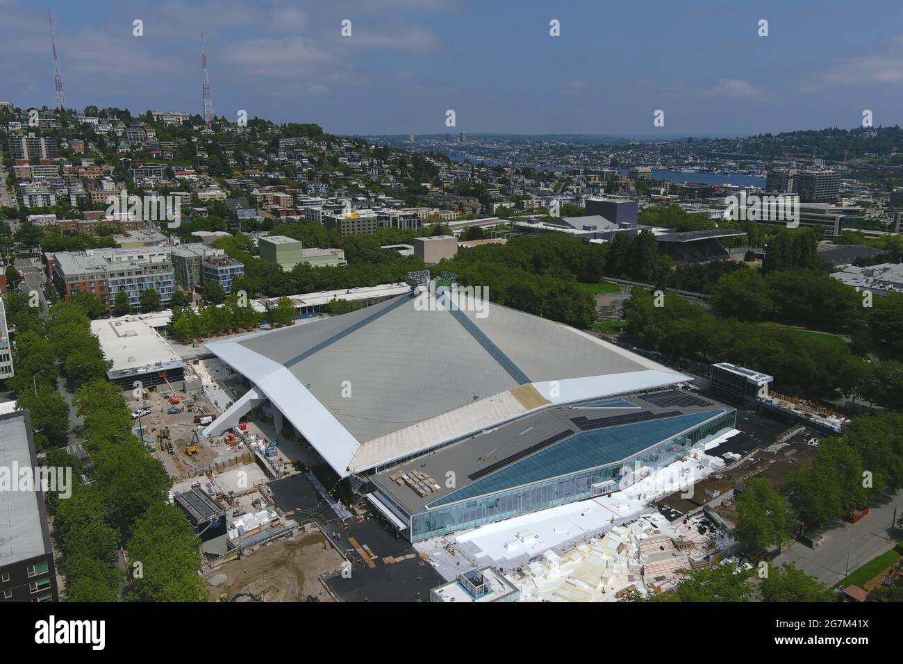 Eine Luftaufnahme der Climate Pledge Arena Renovierung, Mittwoch, 14. Juli 2021, in Seattle. Der Veranstaltungsort wird das Zuhause des NHL Expansion Team Seat sein Stockfoto
