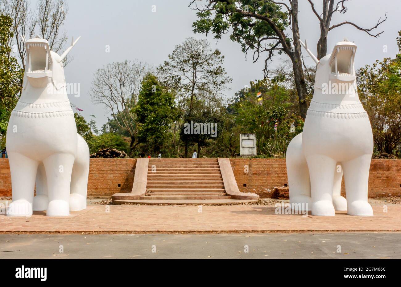 Nahaufnahme von Statuen in Kanglas Fort, Imphal, Indien Stockfoto