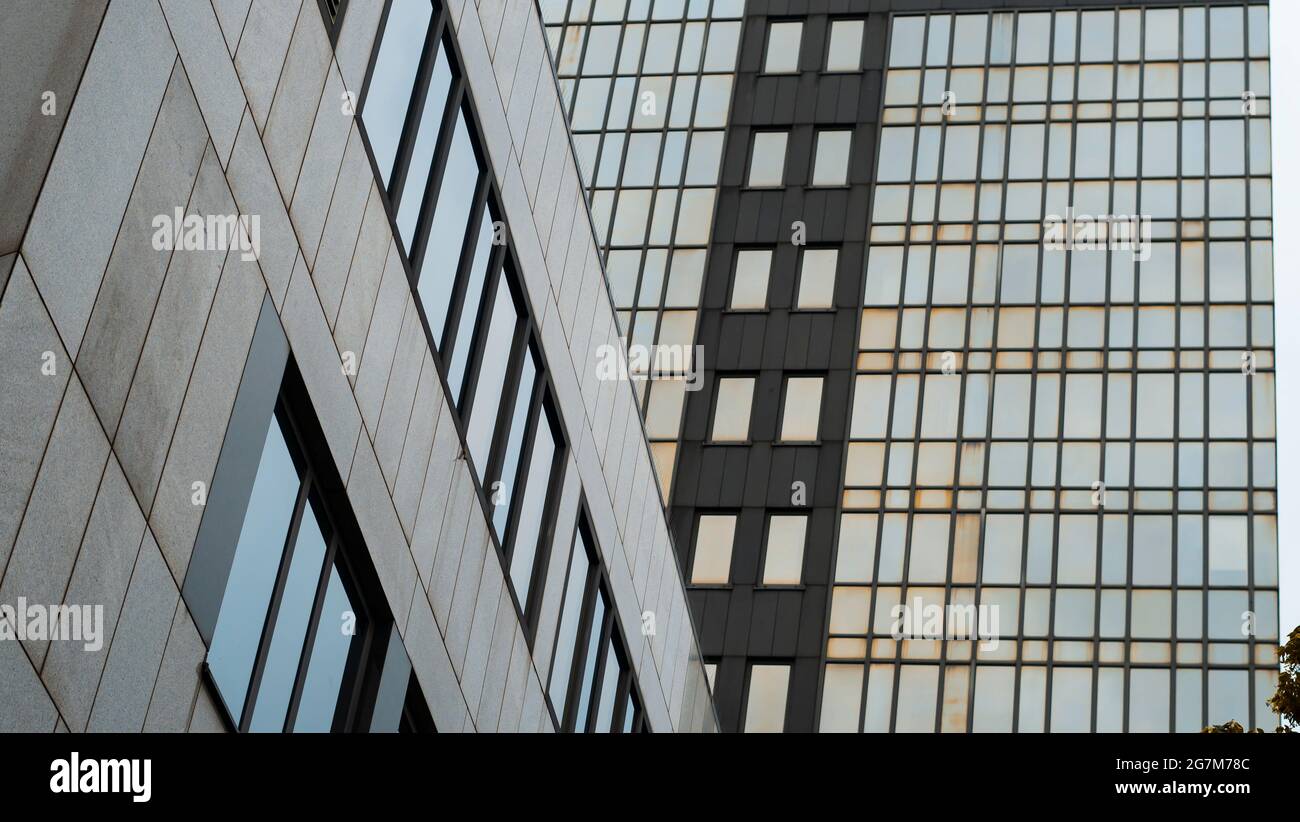 Wolkenkratzer Glas - Material, Metall, Wand - Gebäudemerkmal, Außenansicht des Gebäudes, gebaute Struktur Stockfoto