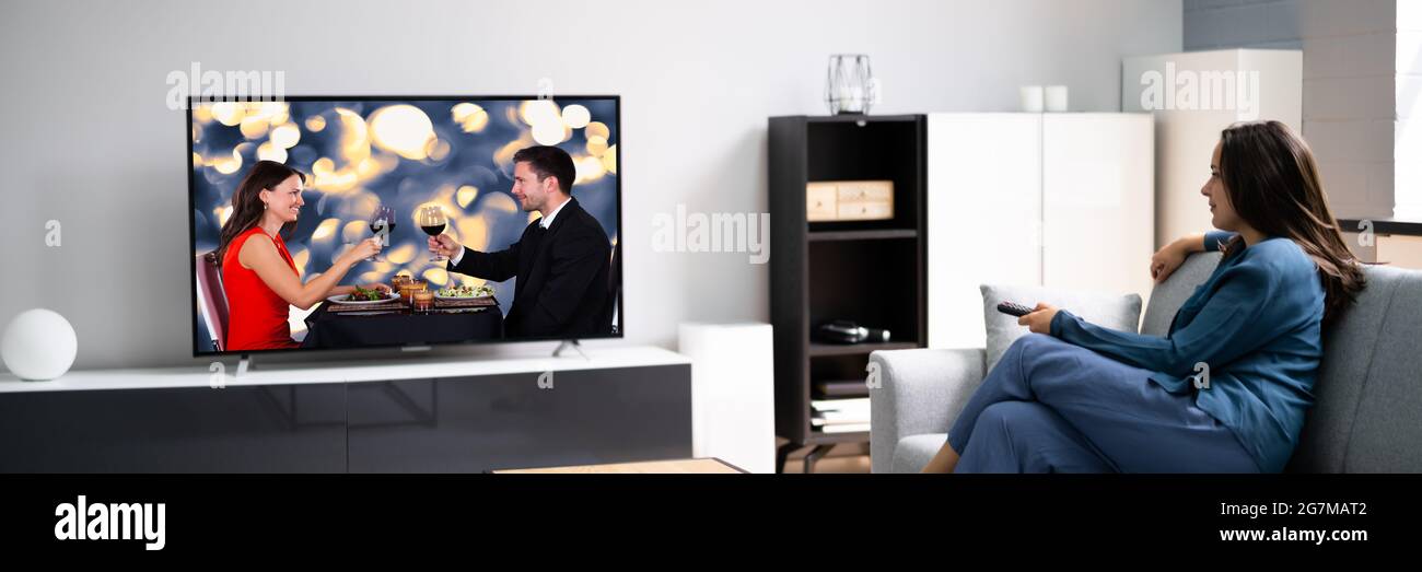 Fernsehen oder Fernsehzimmer Haus auf Sofa Stockfoto