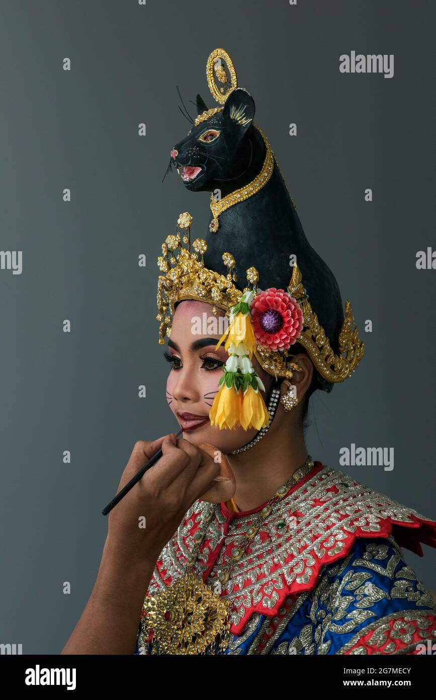 Khon, das Masked Dance Drama von Khon in Thailand, ist eine darstellende Kunst, die musikalische, vokale, literarische, tänzerische, rituelle und handwerkliche Elemente kombiniert. Khon Stockfoto