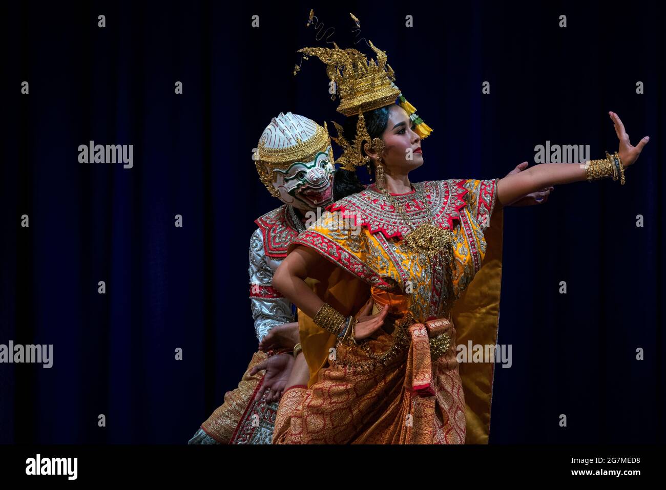 Khon, das Masked Dance Drama von Khon in Thailand, ist eine darstellende Kunst, die musikalische, vokale, literarische, tänzerische, rituelle und handwerkliche Elemente kombiniert. Khon Stockfoto