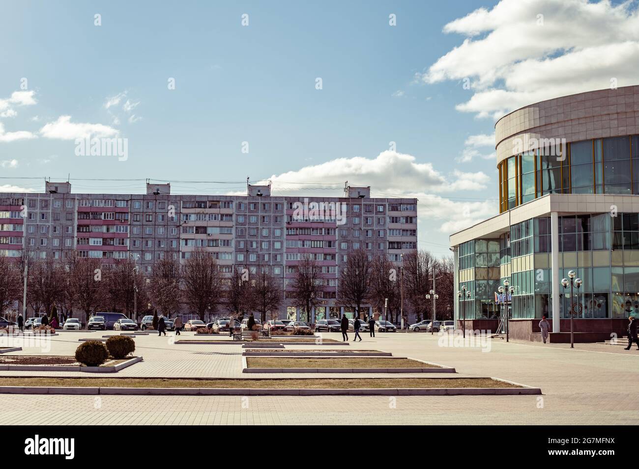 KOLOMNA, RUSSLAND - 23. MÄRZ 2020: Auf dem zentralen Platz Sowjet in der touristischen Stadt Kolomna, Russland Stockfoto