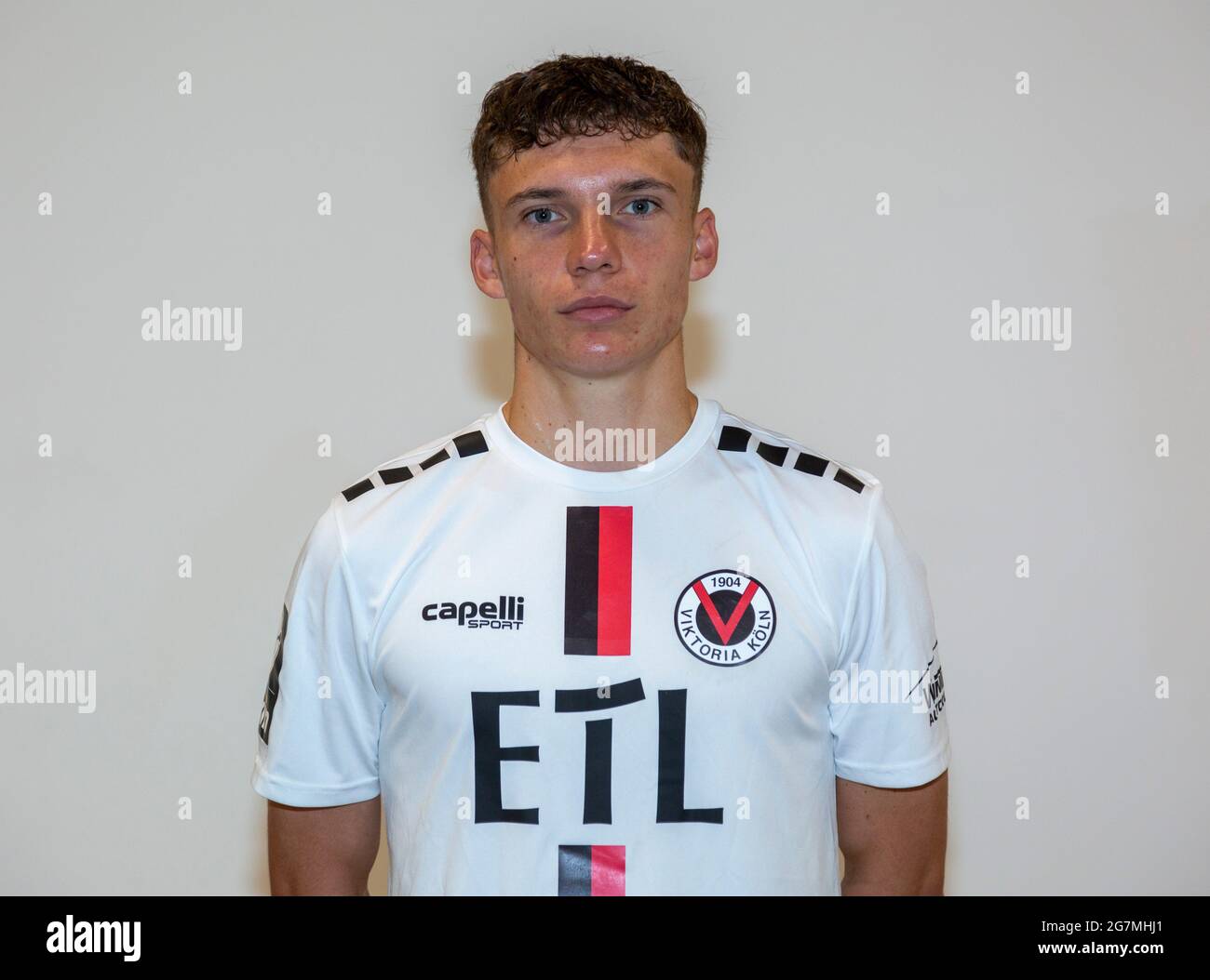 Fußball, 3. Liga, 2021/2022, FC Viktoria Köln, Sportpark Hoehenberg, Teampräsentation zur neuen Spielsaison, Pressefotoschießen, Niklas May Stockfoto