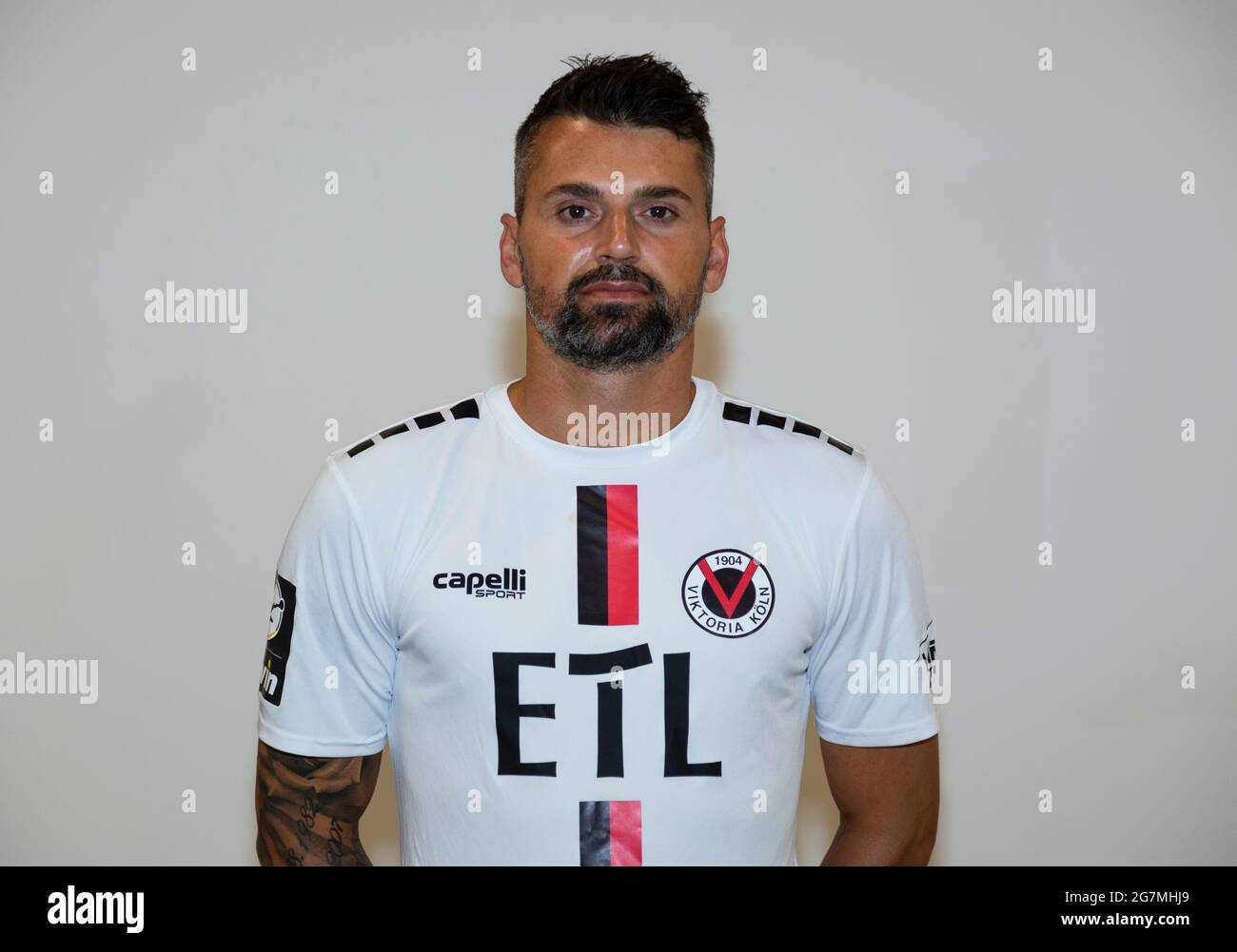 Fußball, 3. Liga, 2021/2022, FC Viktoria Köln, Sportpark Hoehenberg, Teampräsentation zur neuen Spielsaison, Pressefotoschießen, Albert Bunjaku Stockfoto