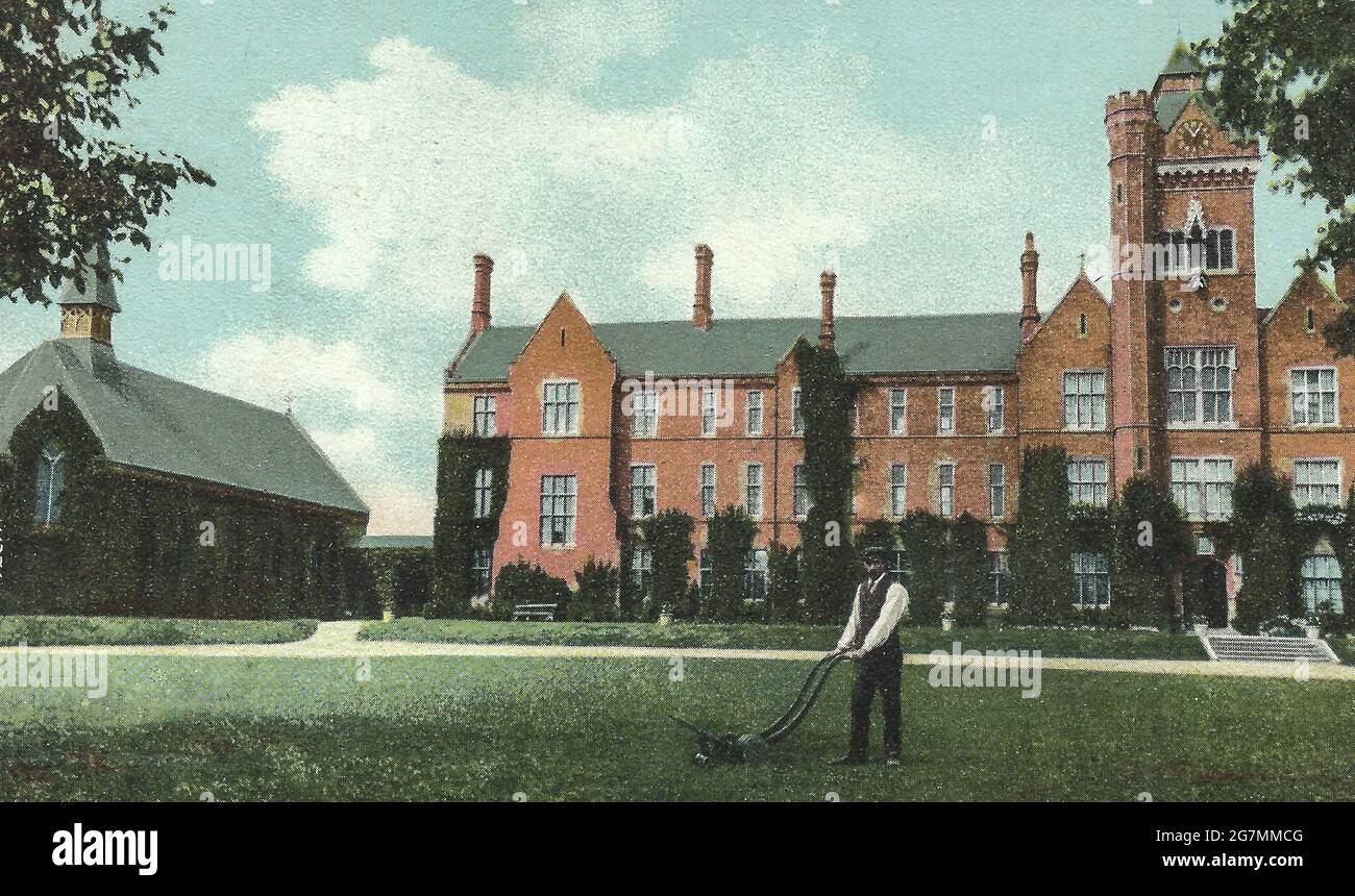 Vintage Postkarte Bild von County School Bedford UK Stockfoto