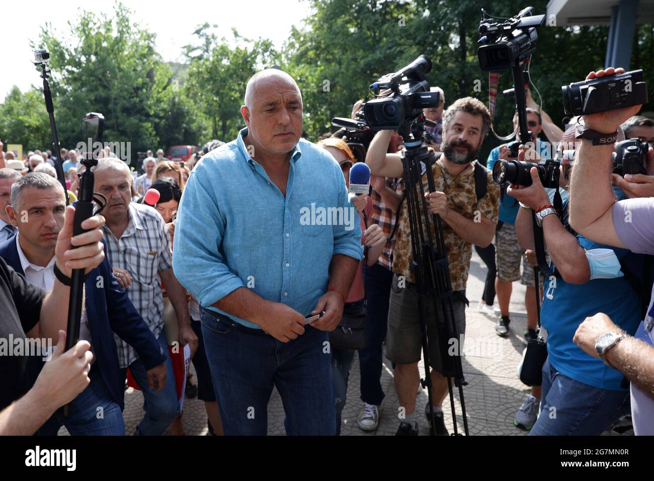 Sofia, Bulgarien - 15. Juli 2021: Der ehemalige bulgarische Premierminister und Vorsitzende der GERB-Partei Boyko Borissov trifft zur Vernehmung bei der Generaldirektion "Nationale Polizei" ein. Stockfoto