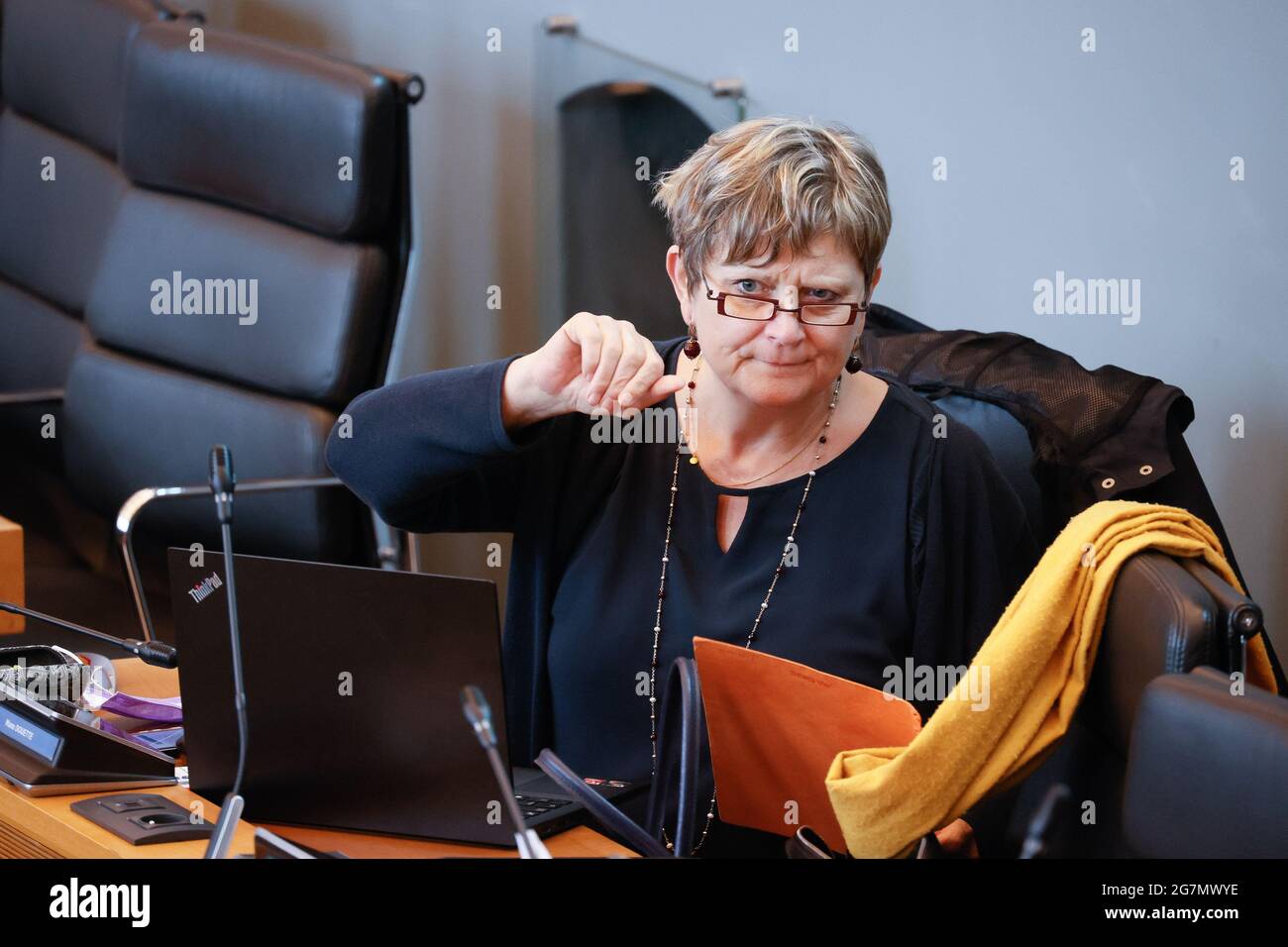Mr's Sabine Laruelle im Bild während einer Plenarsitzung des wallonischen Parlaments in Namur, Donnerstag, 15. Juli 2021. BELGA FOTO BRUNO FAHY Stockfoto