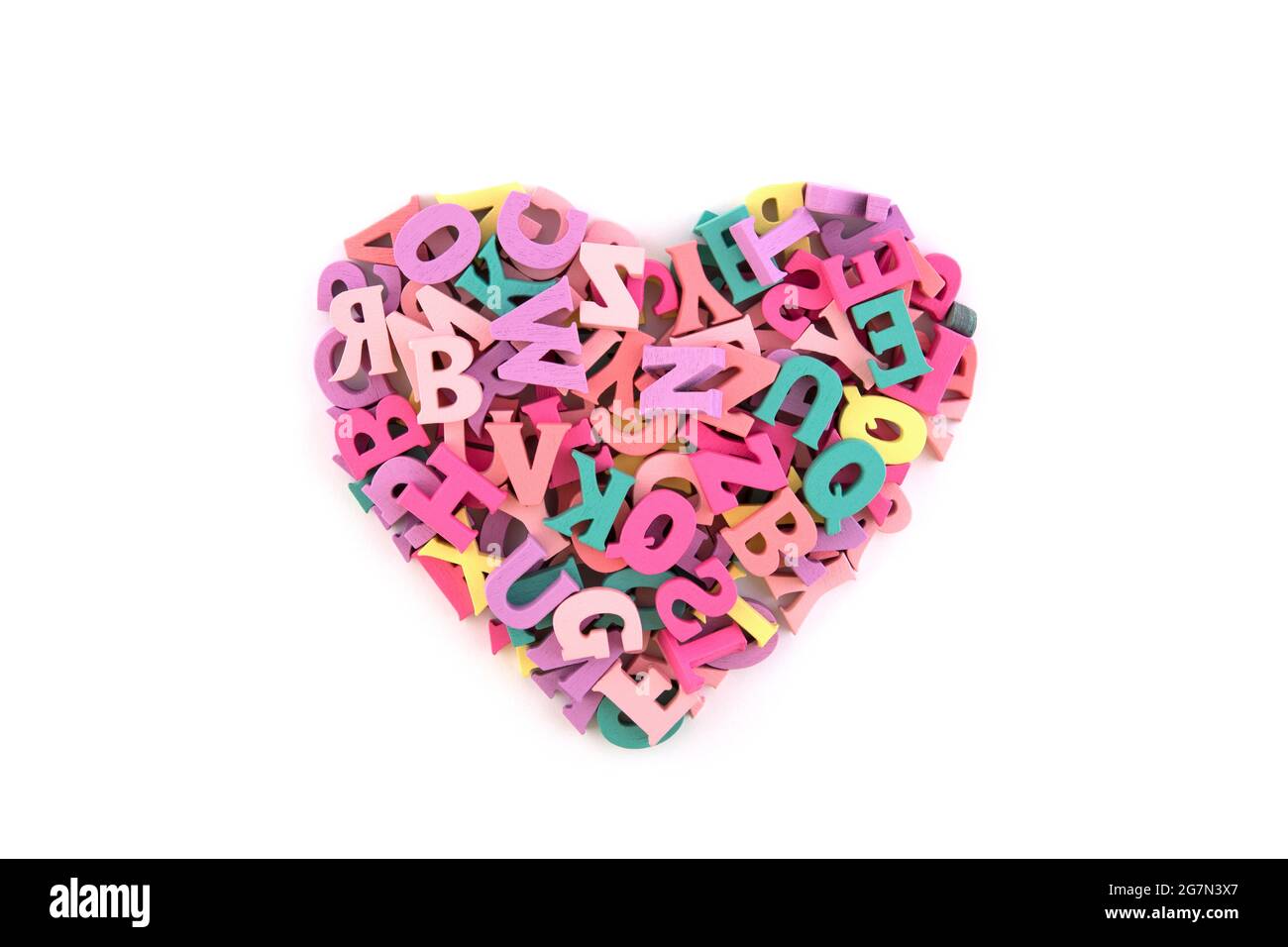 Herzform aus bunten Buchstaben, typografische Komposition Stockfoto