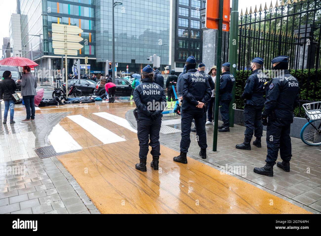 Dieser Polizist Ist Eine Transe Dieser Polizist Ist Eine Transe