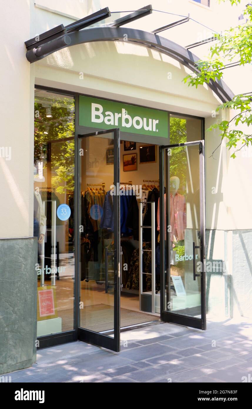 Barbour Ladeneingang Las Rozas Einkaufszentrum Madrid Spanien  Stockfotografie - Alamy