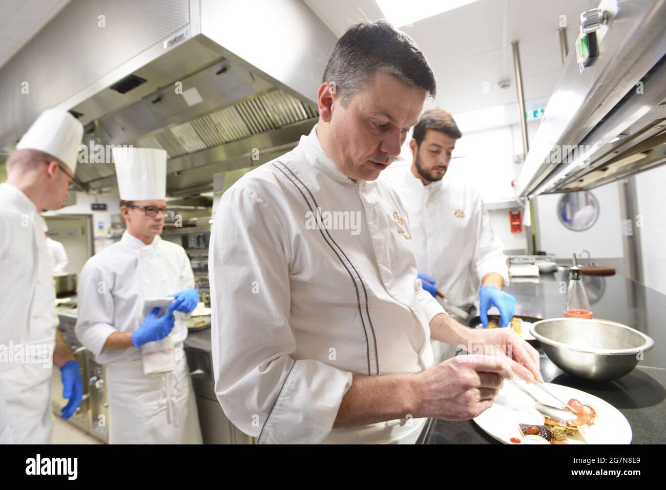 FRANKREICH. PARIS 75001. HOTEL LE MEURICE (5*). JOCELYN HERLAND IST SEIT JANUAR 2016 CHEFKOCH DER EXECUTIF IM MEURICE. Stockfoto