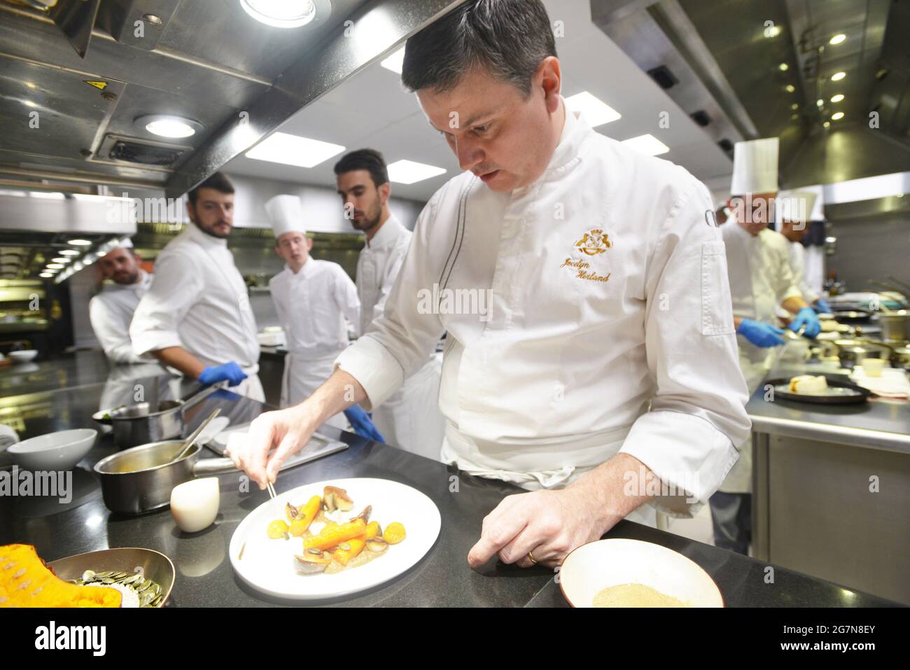 FRANKREICH. PARIS 75001. HOTEL LE MEURICE (5*). JOCELYN HERLAND IST SEIT JANUAR 2016 CHEFKOCH DER EXECUTIF IM MEURICE. Stockfoto