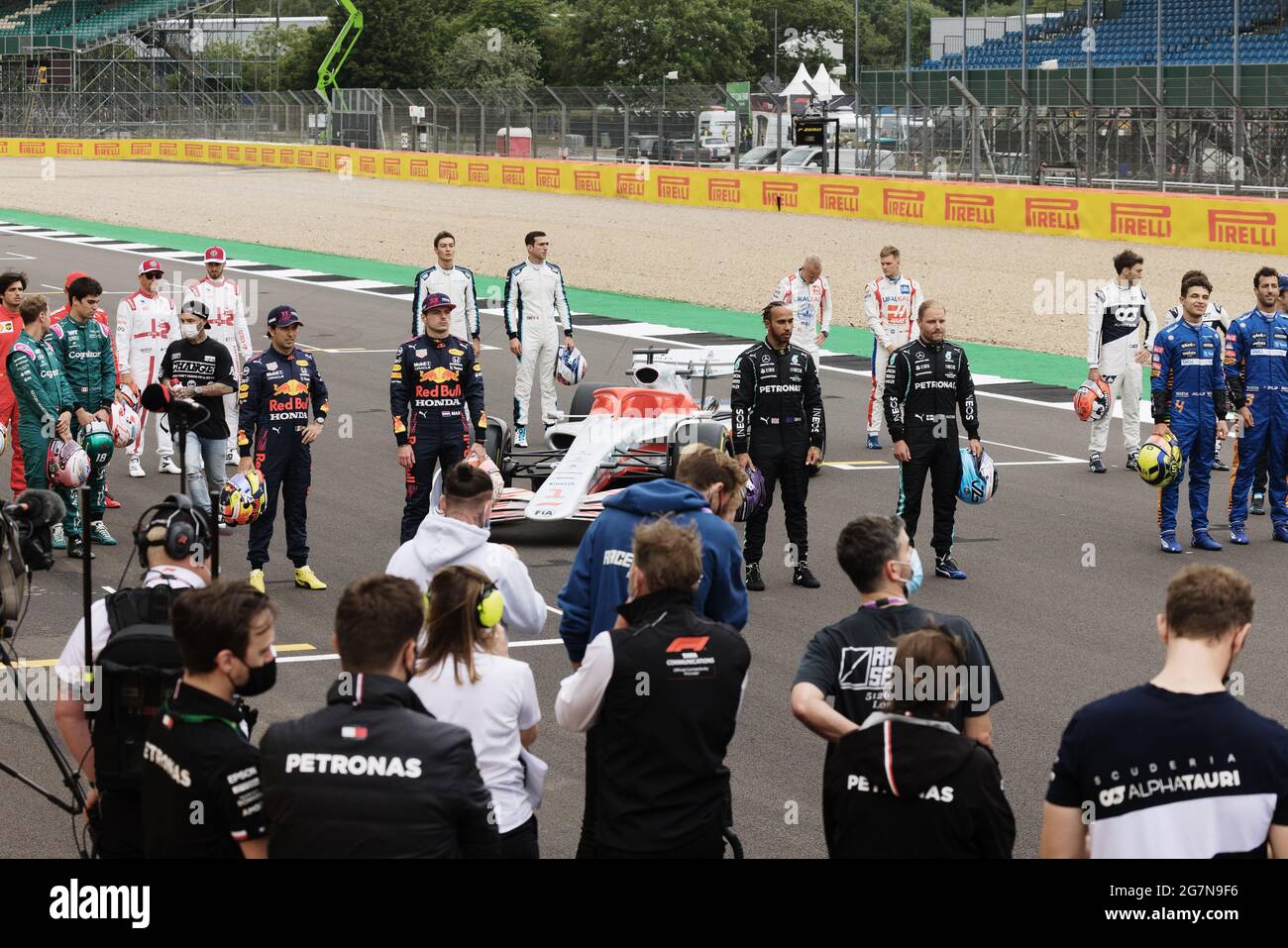 Silverstone, Großbritannien. Juli 2021. Fahrer beim Car Launch 2022. Großer Preis von Großbritannien, Donnerstag, 15. Juli 2021. Silverstone, England. Quelle: James Moy/Alamy Live News Stockfoto