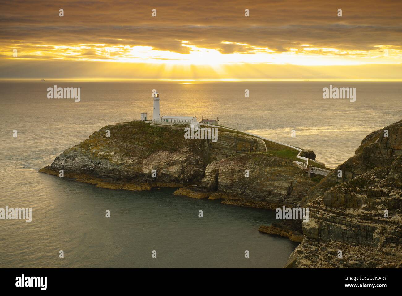 South Stack Lighthouse bei Sonnenuntergang. Stockfoto