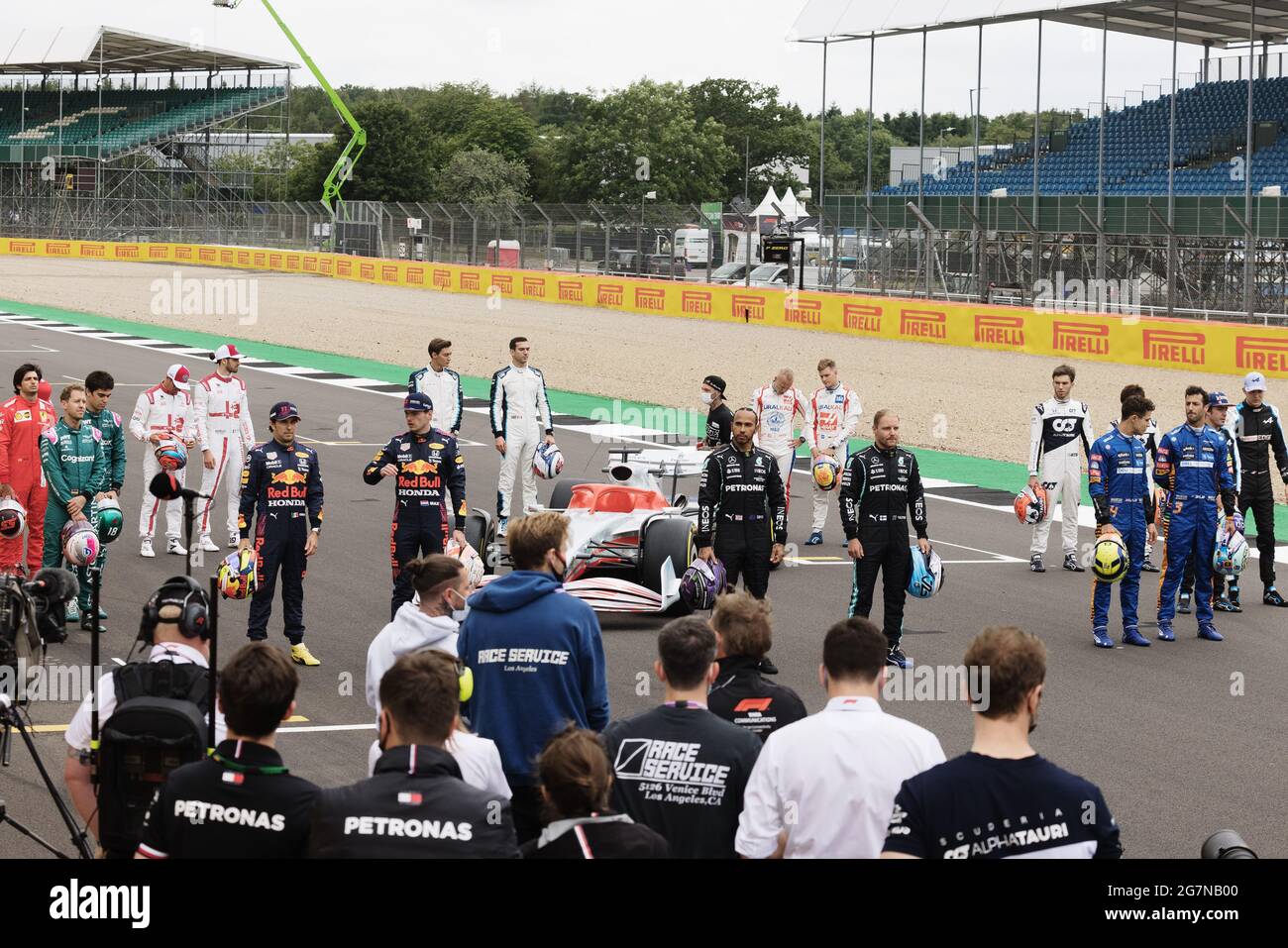 Silverstone, Großbritannien. Juli 2021. Fahrer beim Car Launch 2022. Großer Preis von Großbritannien, Donnerstag, 15. Juli 2021. Silverstone, England. Quelle: James Moy/Alamy Live News Stockfoto