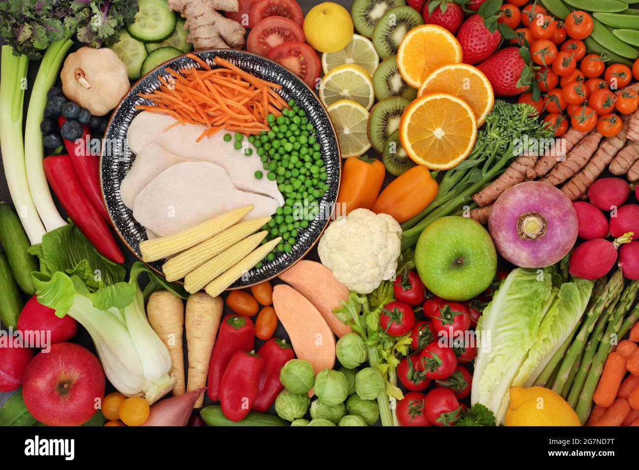 Immunsystem fördert gesunde Ernährung, gesunde Lebensmittel mit hohem Proteingehalt, Anthocyane, Antioxidantien, Lycopin, intelligente Kohlenhydrate, Ballaststoffe. Stockfoto