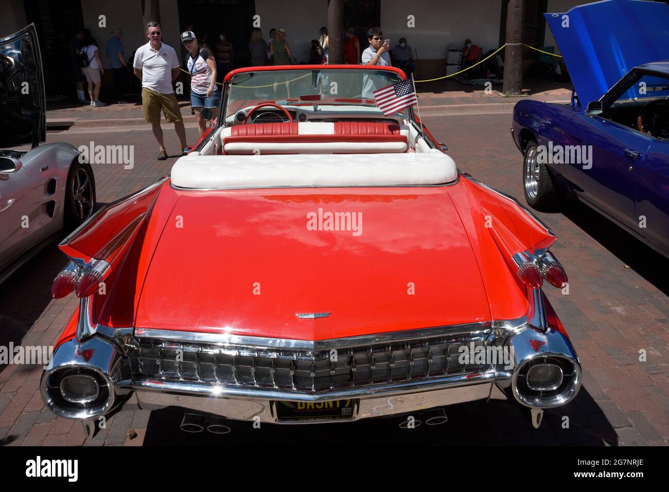 Ein klassisches Cadillac-Cabriolet aus den 1950er Jahren, das auf einer Automobilausstellung vom 4. Juli in Santa Fe, New Mexico, ausgestellt wird. Stockfoto