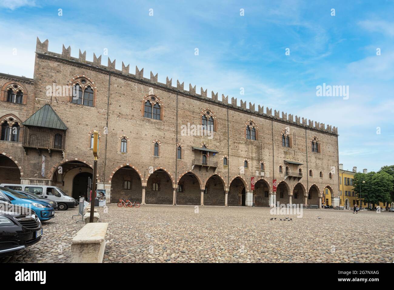 Mantua, Italien. 13. Juli 2021. Blick auf die Fassade des Museums des Risorgimento auf der Piazza Sordello, im Stadtzentrum Stockfoto