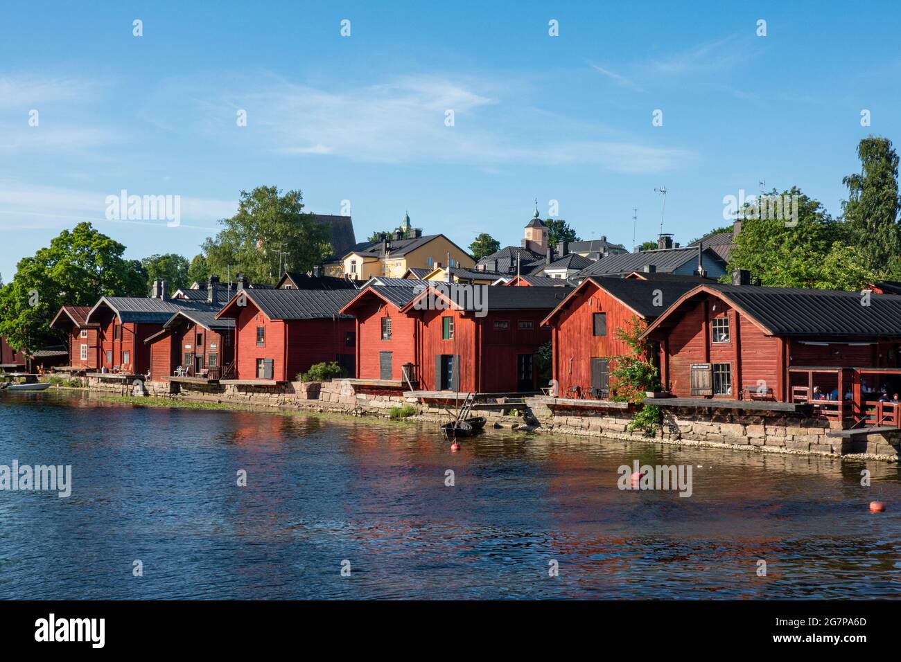 Alte rote Ockerlager am Flussufer in der Altstadt von Porvoo, Finnland Stockfoto