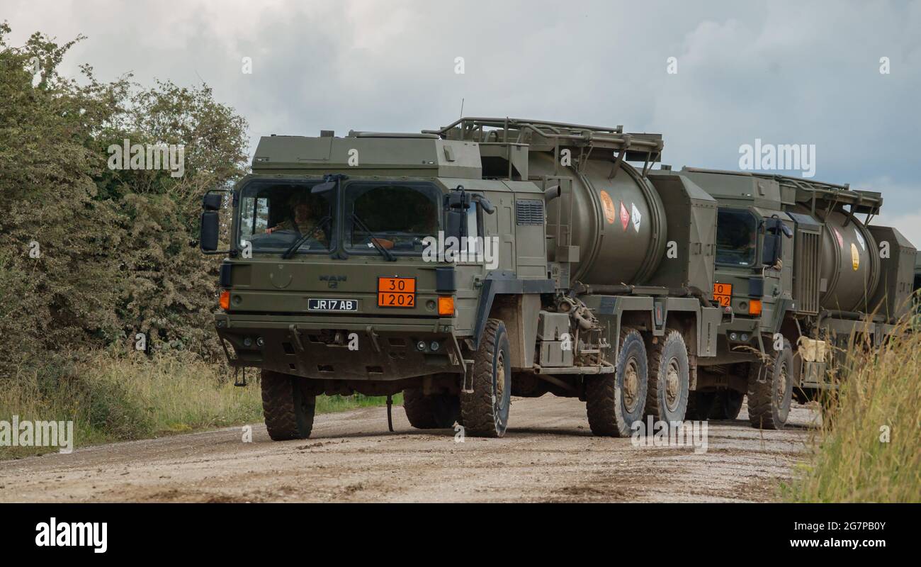 Britische Armee M.A.N. Einheit unterstützen Tanker bei Übung, Salisbury Plain, Großbritannien Stockfoto