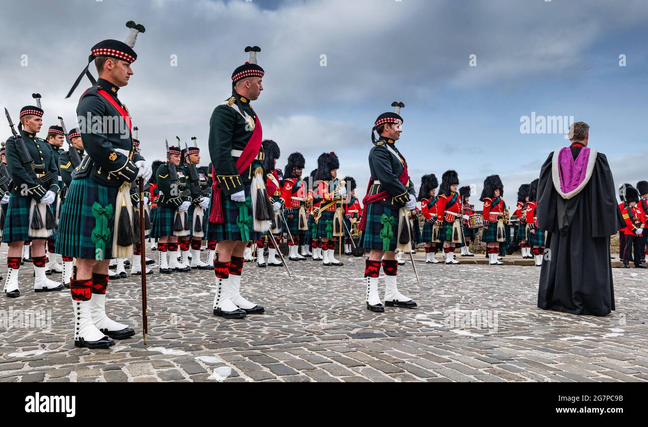 Zeremonie der Installation von Maj Gen Alastair Bruce von Crionaich als Gouverneur von Edinburgh Castle mit schottischen Regimentern, Edinburgh, Schottland, Großbritannien Stockfoto