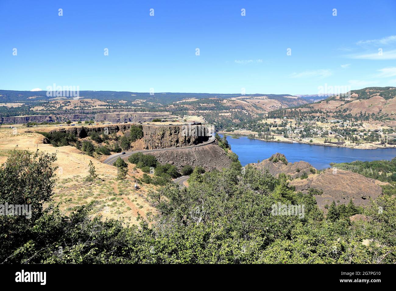 ROWEN Crest Aussichtspunkt Overlook: Das wunderschöne Naturdenkmal und die Touristenattraktion mit Blick auf die Columbia River Gorge in Oregon. Stockfoto