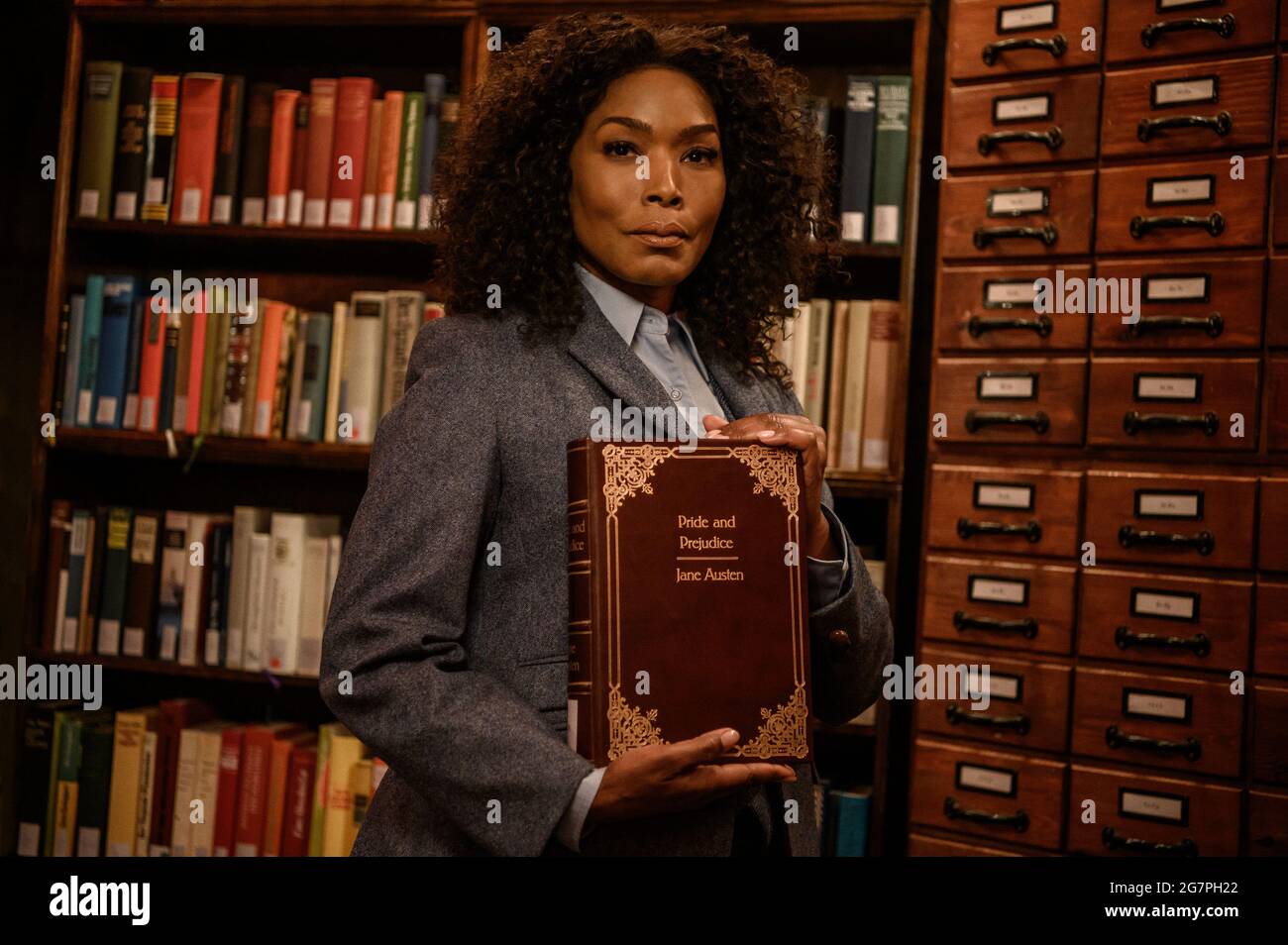 VERÖFFENTLICHUNG: 14. Juli 2021 TITEL: Gunpowder Milkshake STUDIO: Studiocanal REGIE: Navot Papushado PLOT: Drei Generationen von Frauen kämpfen gegen diejenigen, die ihnen alles nehmen könnten. MIT Angela BASSETT als Anna May. (Bild: © StudioCanal/Entertainment Pictures) Stockfoto