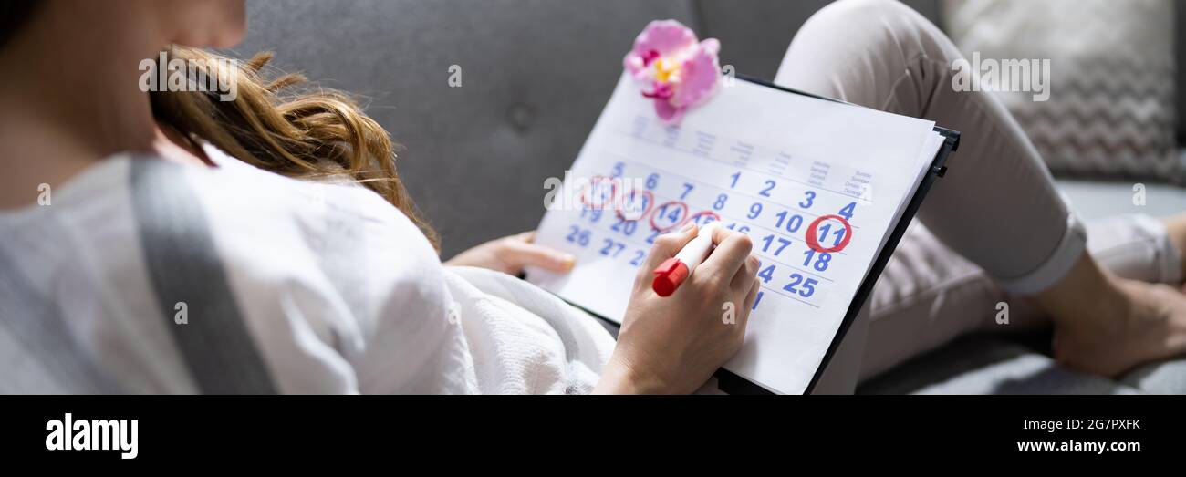 Frau Füllperiode Im Menstruationskalender. Zyklussteuerung Stockfoto