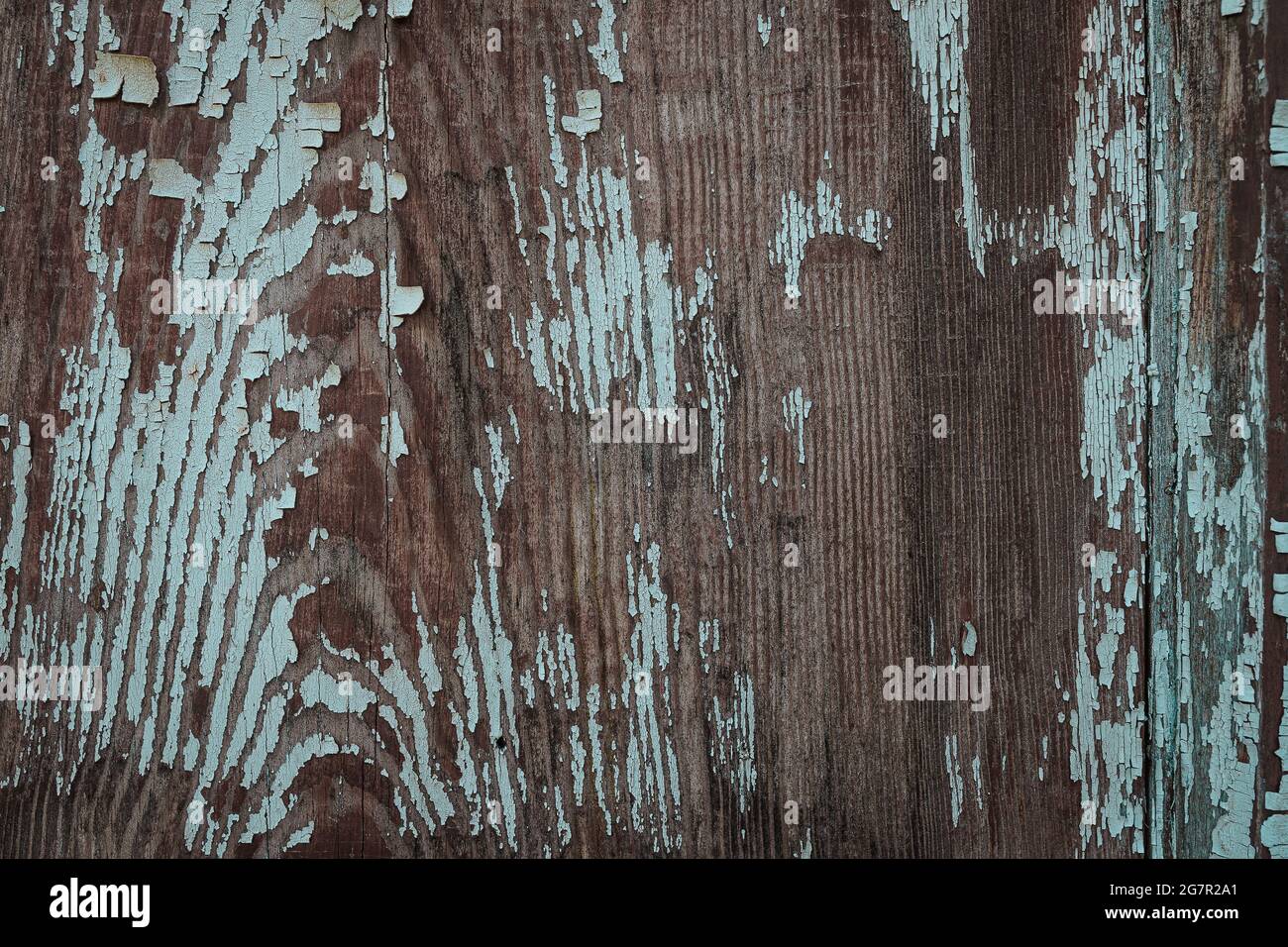 Holzhintergrund mit blätternder blauer Farbe Stockfoto