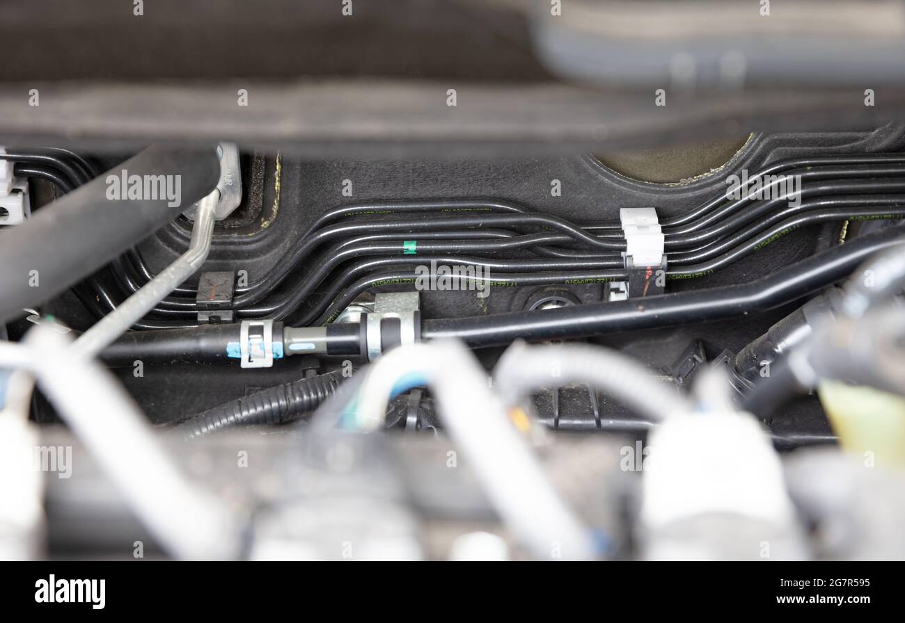 Unter der Haube eines Hybrid- oder Elektroautos - Details des Elektroauto-Motors Stockfoto