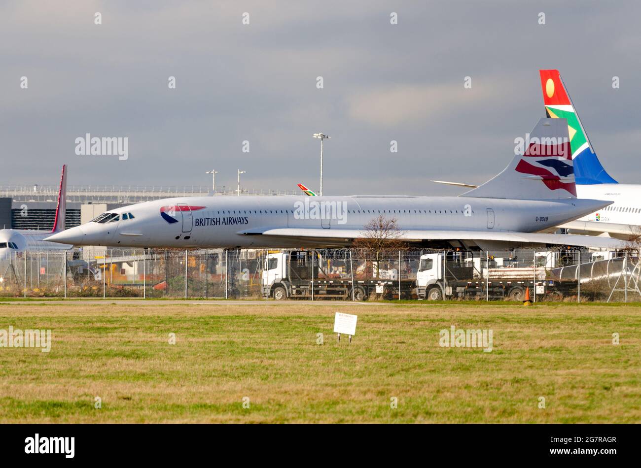 British Airways Aérospatiale/BAC Concorde G-BOAB parkte in einem Lagerbereich am Flughafen London Heathrow, Großbritannien. Im Jahr 2000 in den Ruhestand gegangen Stockfoto