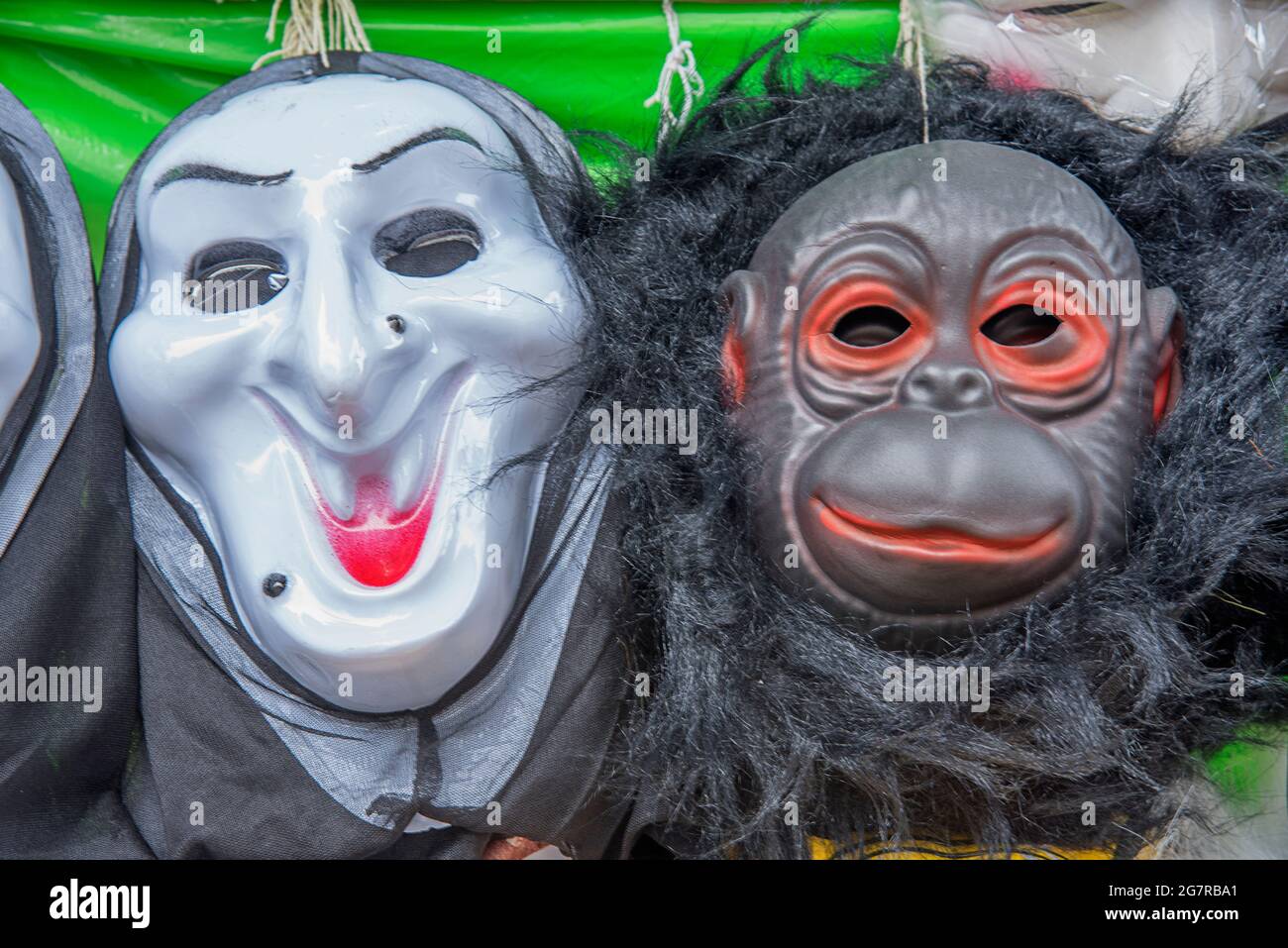Die Masken zweier unterschiedlicher Emotionen Stockfoto