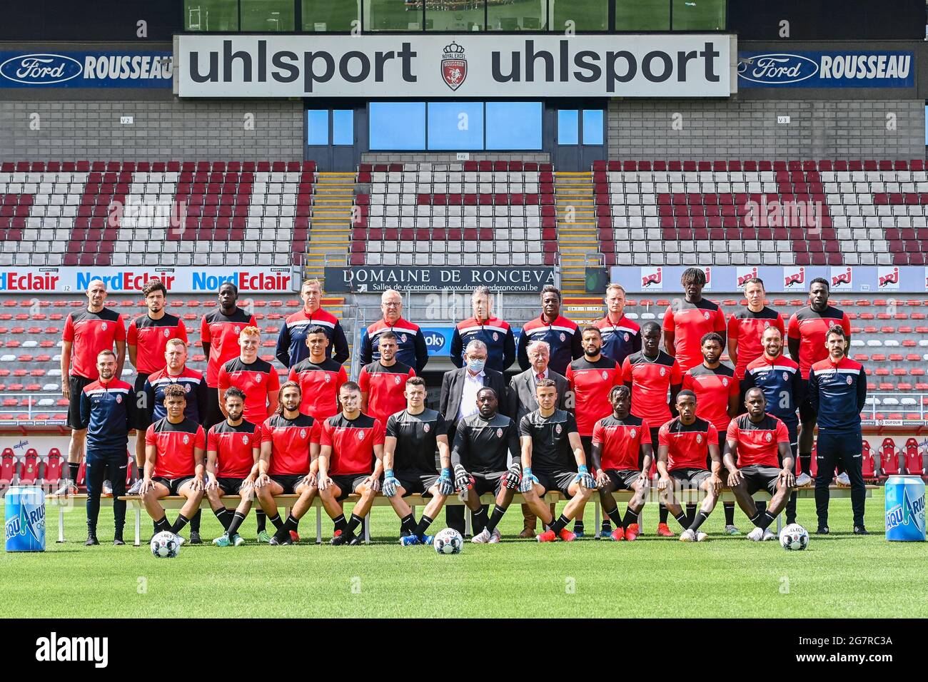 Oberste Reihe (L-R) : 54 Mouscron's Christophe Lepoint, Mouscron's Marko Bakic, Mouscron's Cristophe Diandy, Mouscron's Torwarttrainer Pieter-Jan Sabbe, M Stockfoto