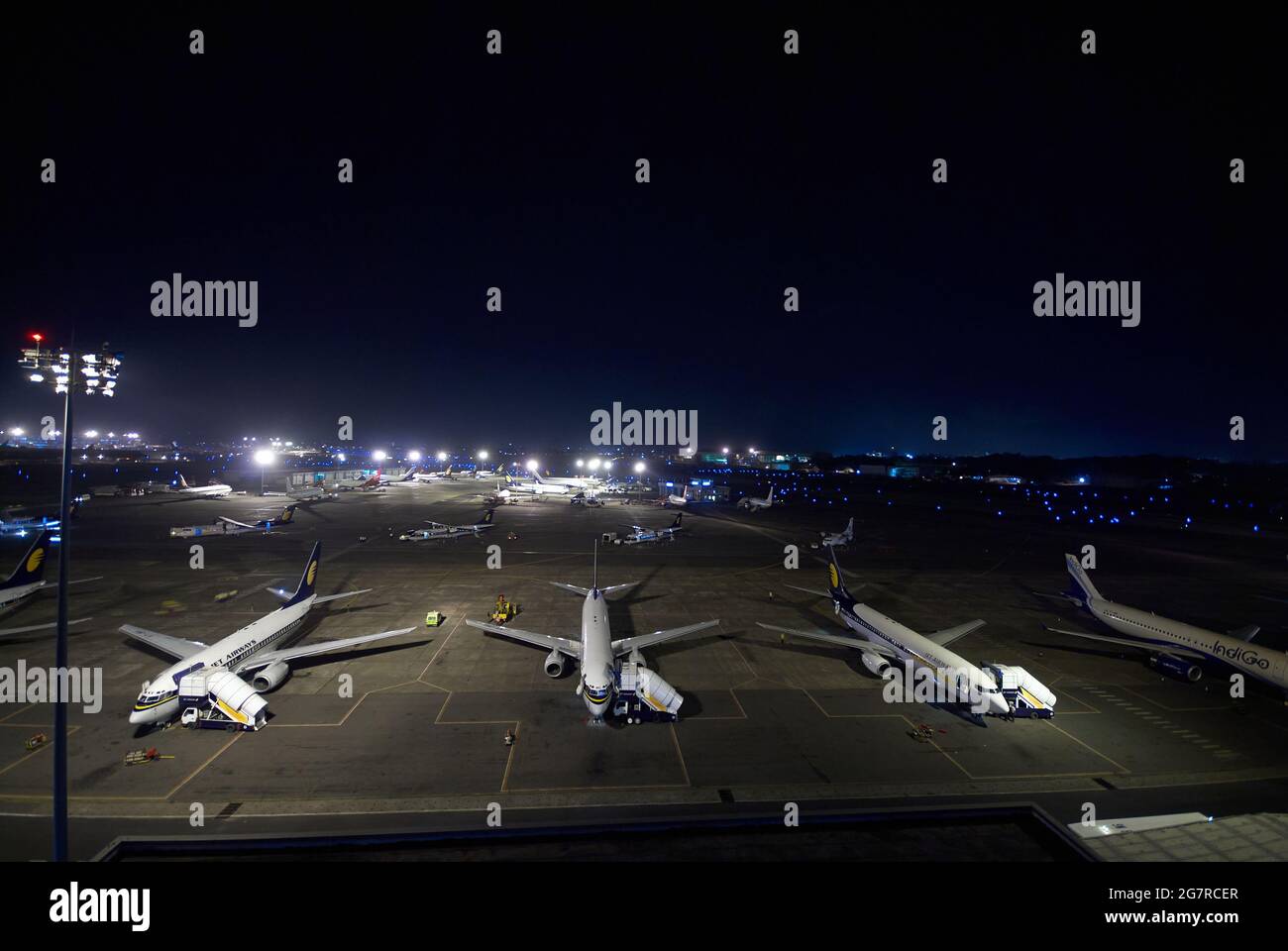 Nachts geparkte Flugzeuge, Mumbai Airport, Sahar International Airport, Chhatrapati Shivaji International Airport, CSIA, Bombay, Mumbai, Maharashtra, Indien, Asien Stockfoto