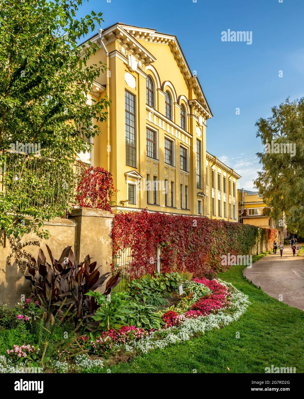 Der Yusupov-Garten, der sich zwischen dem Fontanka-Ufer und der Sadovaya-Straße in St. Petersburg befindet, ist eine echte Oase im Zentrum der Metropole. Sp Stockfoto