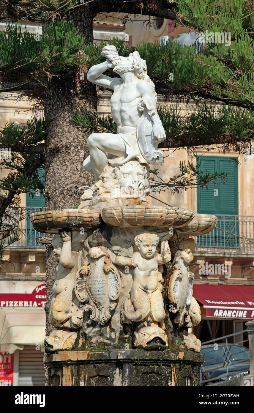 Der Brunnen der Hercules-Noto-Sizilien-Italien Stockfoto