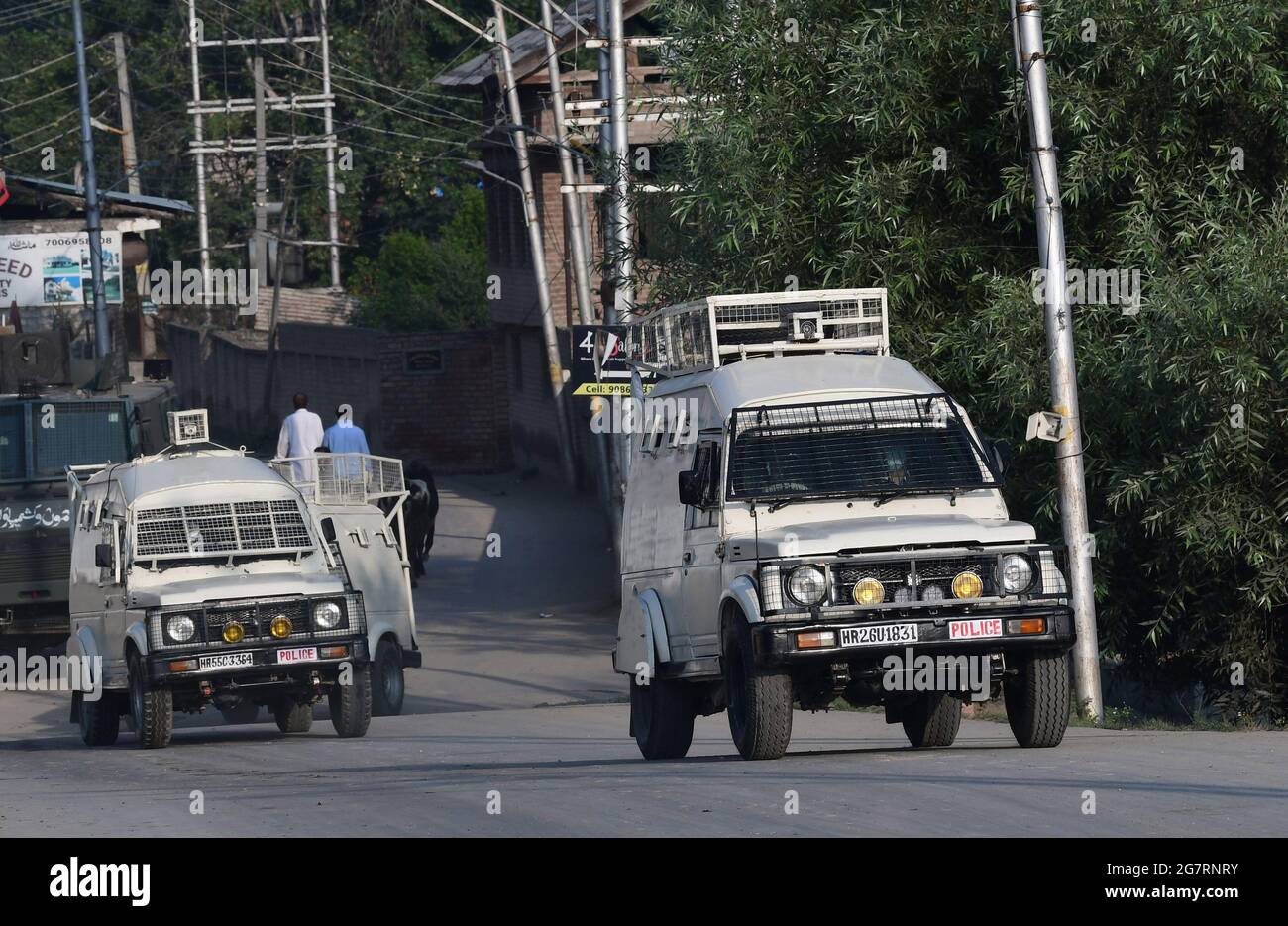 Srinagar. Juli 2021. Sicherheitskräfte in der Nähe bei einer Begegnung zwischen Militanten und Sicherheitskräften in der Alamdar-Kolonie im Gebiet von Danmar Eidgah. Srinagar. Kredit: Majority World CIC/Alamy Live Nachrichten Stockfoto