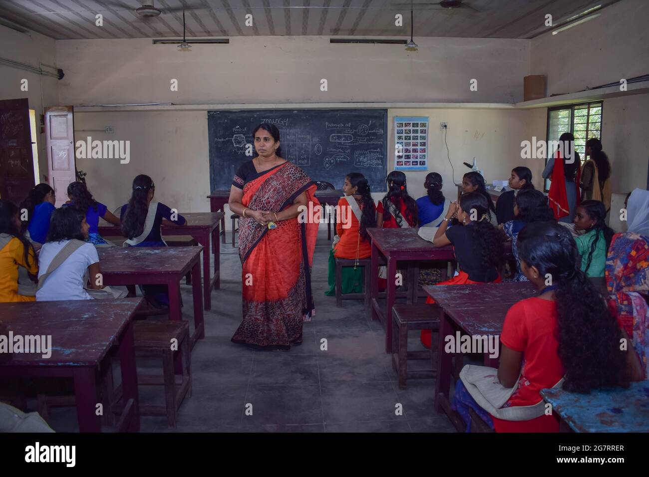 Die Schüler nehmen an der Klasse Teil. Stockfoto