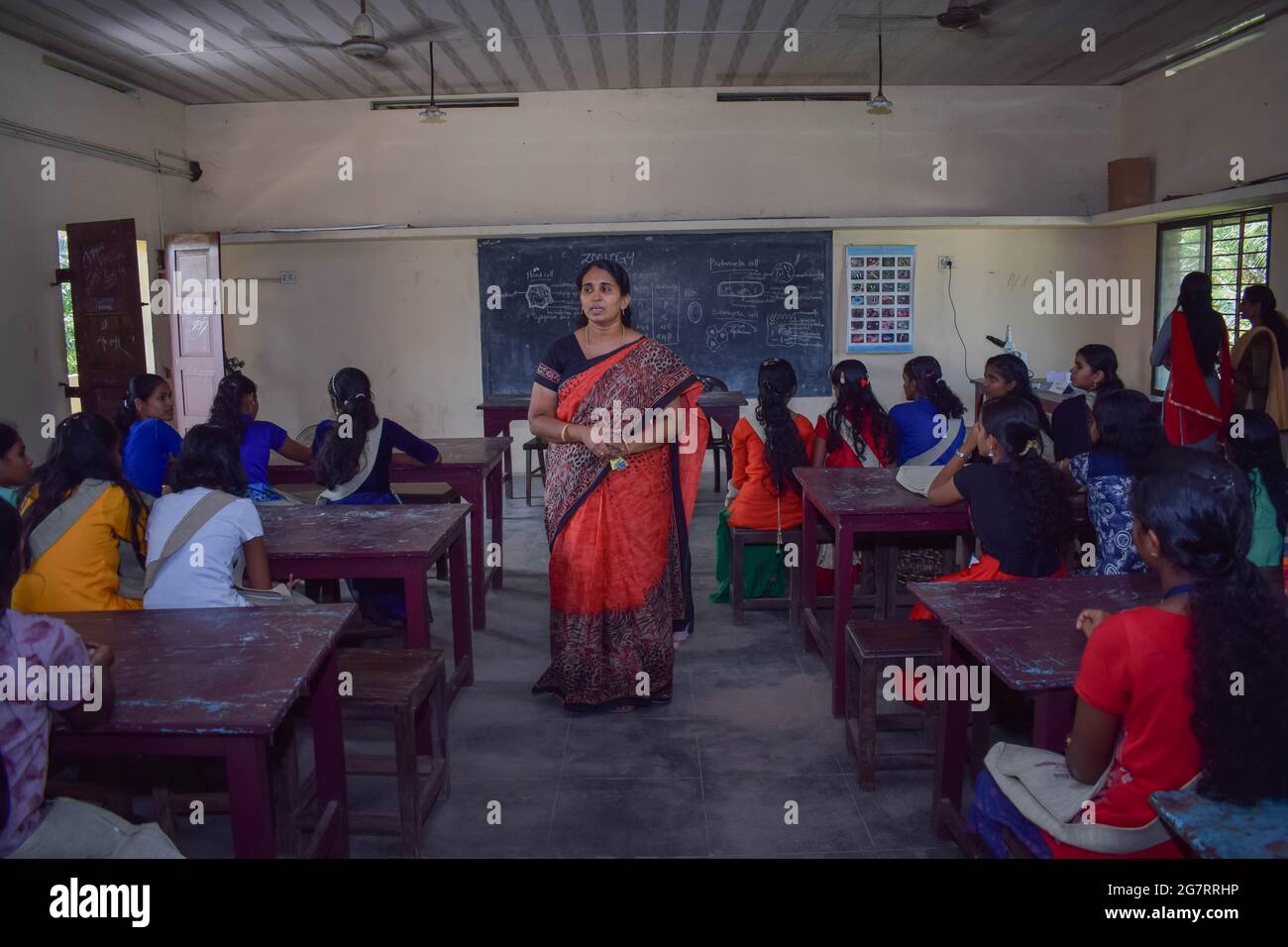 Die Schüler nehmen an der Klasse Teil. Stockfoto