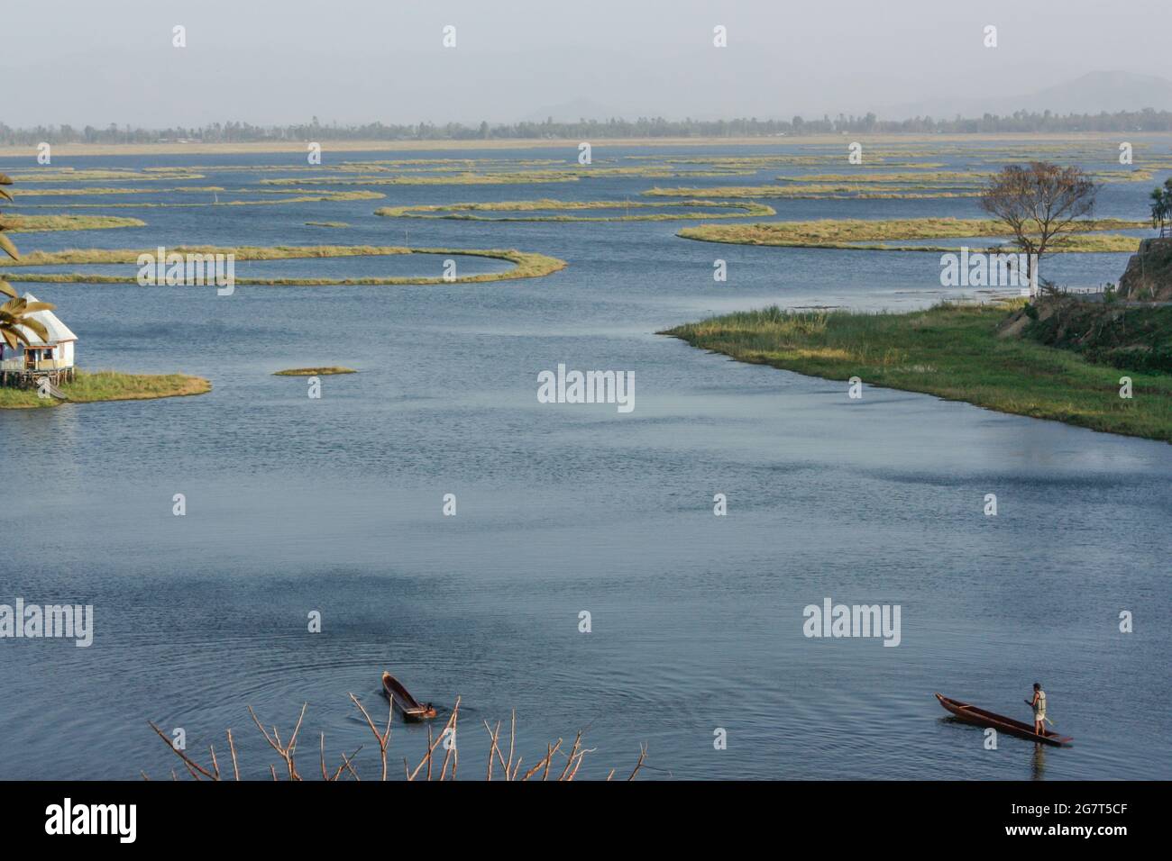 Friedliche Landschaft des Loktak-Sees in Indien Stockfoto