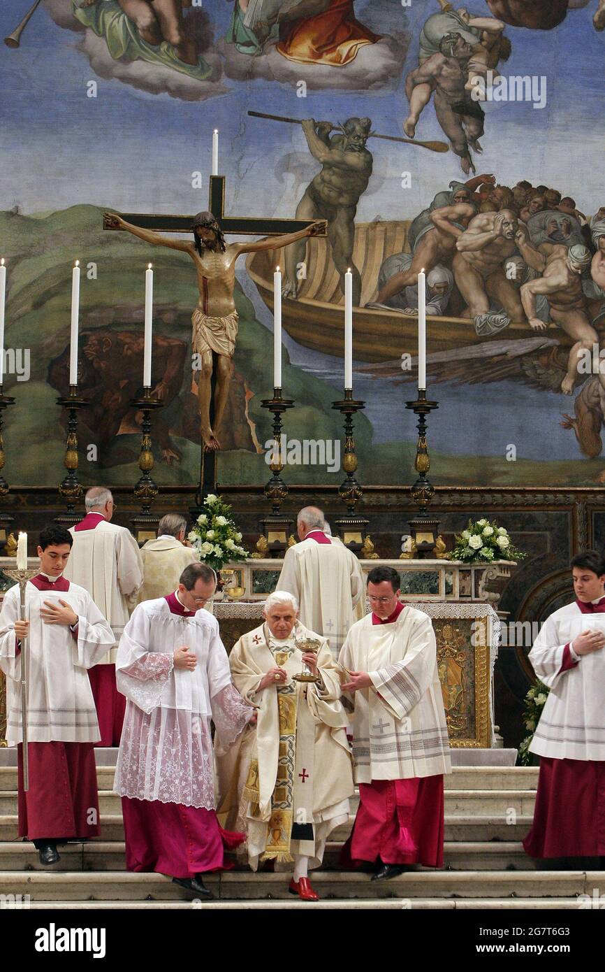 Jen 13, 2008 : Papst Benedikt XVI. Feiert Taufen in der Sixtinischen Kapelle Michelangelos. Stockfoto