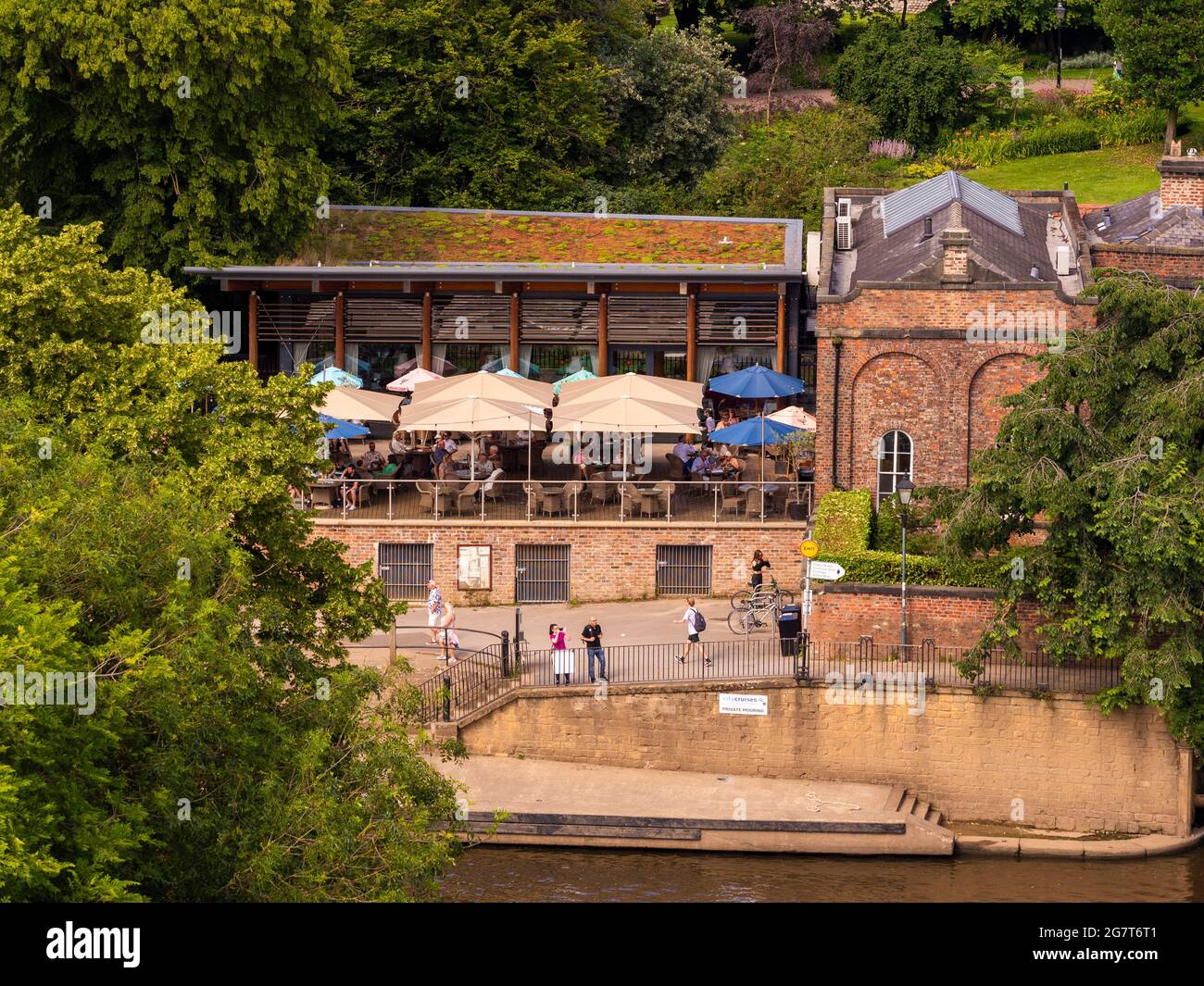The Starr Inn The City Restaurant Outdoor Terrace, York, Großbritannien Stockfoto