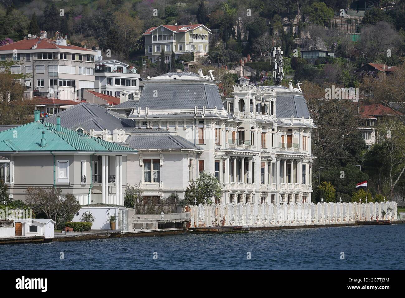 Gebäude im Bosporus in Istanbul, Türkei Stockfoto