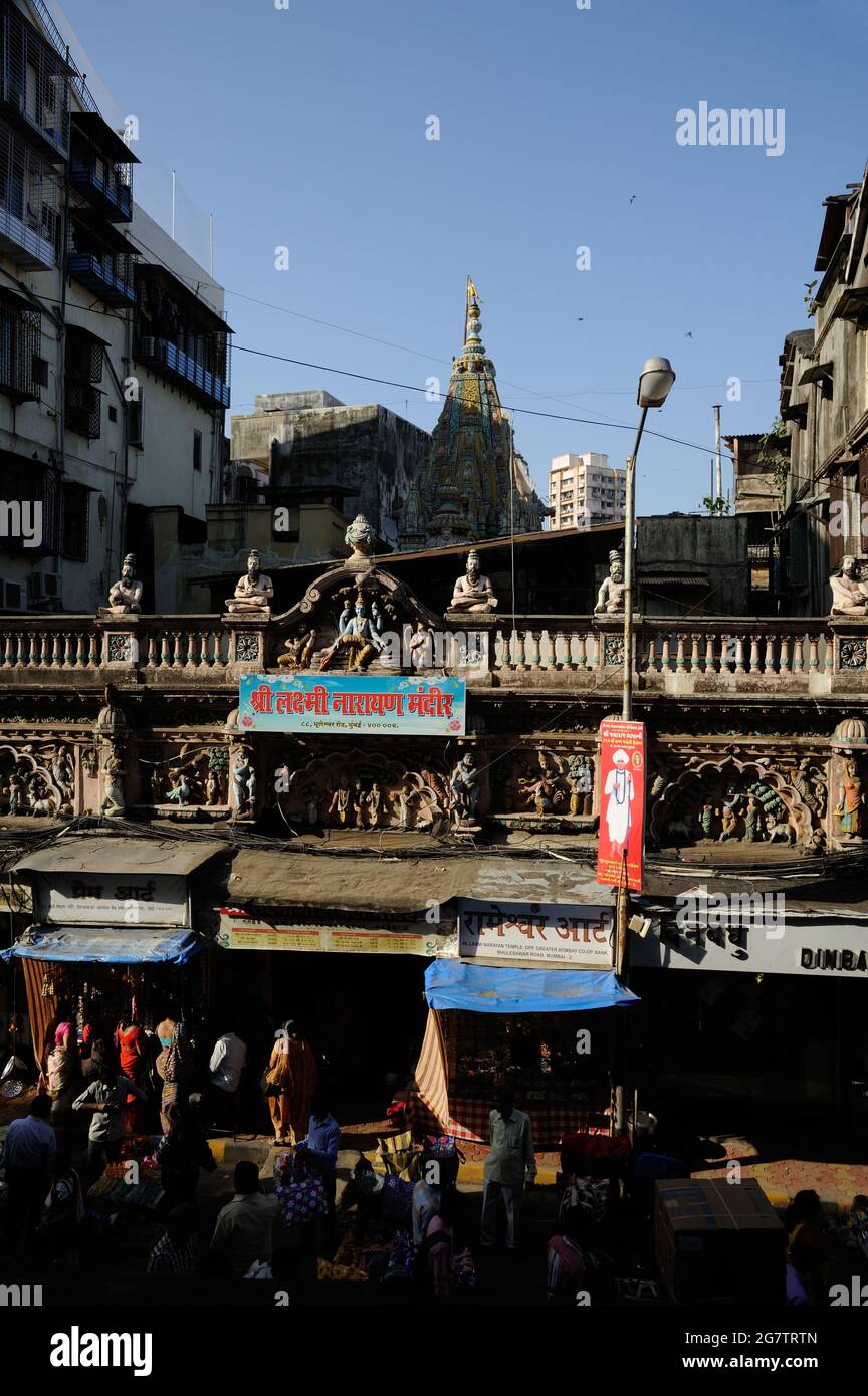 Mumbai; Maharashtra; Indien-Asien; März; 2015: Shri lakshmi narayan Tempel; Old Building Masse städtischen Gehäuse; kabutar khana; Bhuleshwar; Charni Straße. Stockfoto