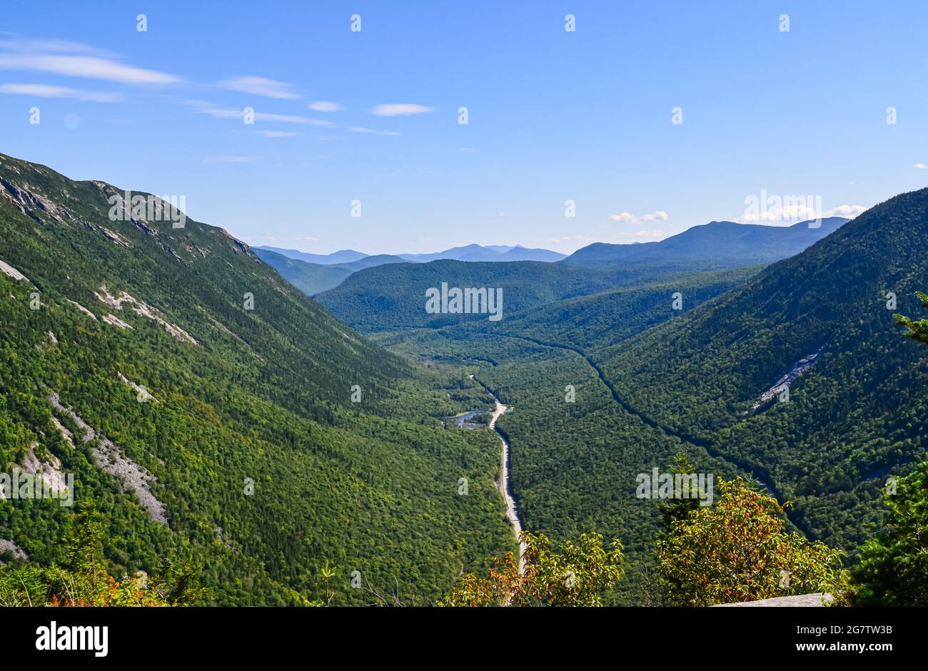 Blick vom Mount Willard in den White Mountains von New Hampshire. Crawford Notch State Park. Speicherplatz kopieren. Stockfoto