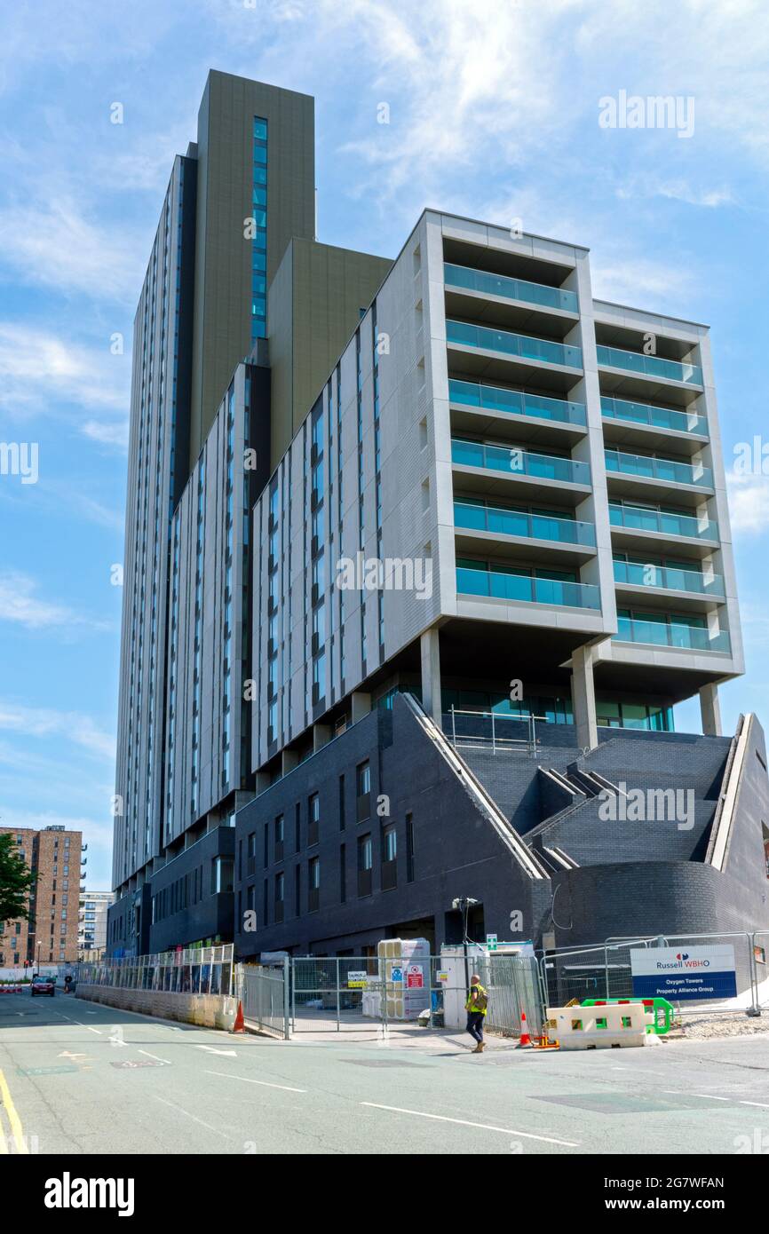 Der Oxygen Tower-Apartmentblock von der Store Street, Manchester, England, Großbritannien Stockfoto