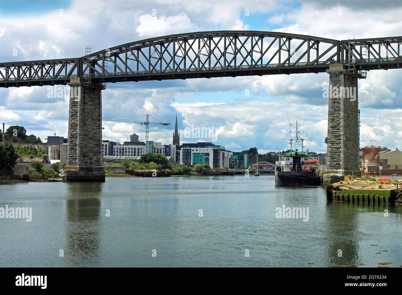 Drogheda Stadt und Eisenbahnbrücke, County Louth, Irland. Stockfoto