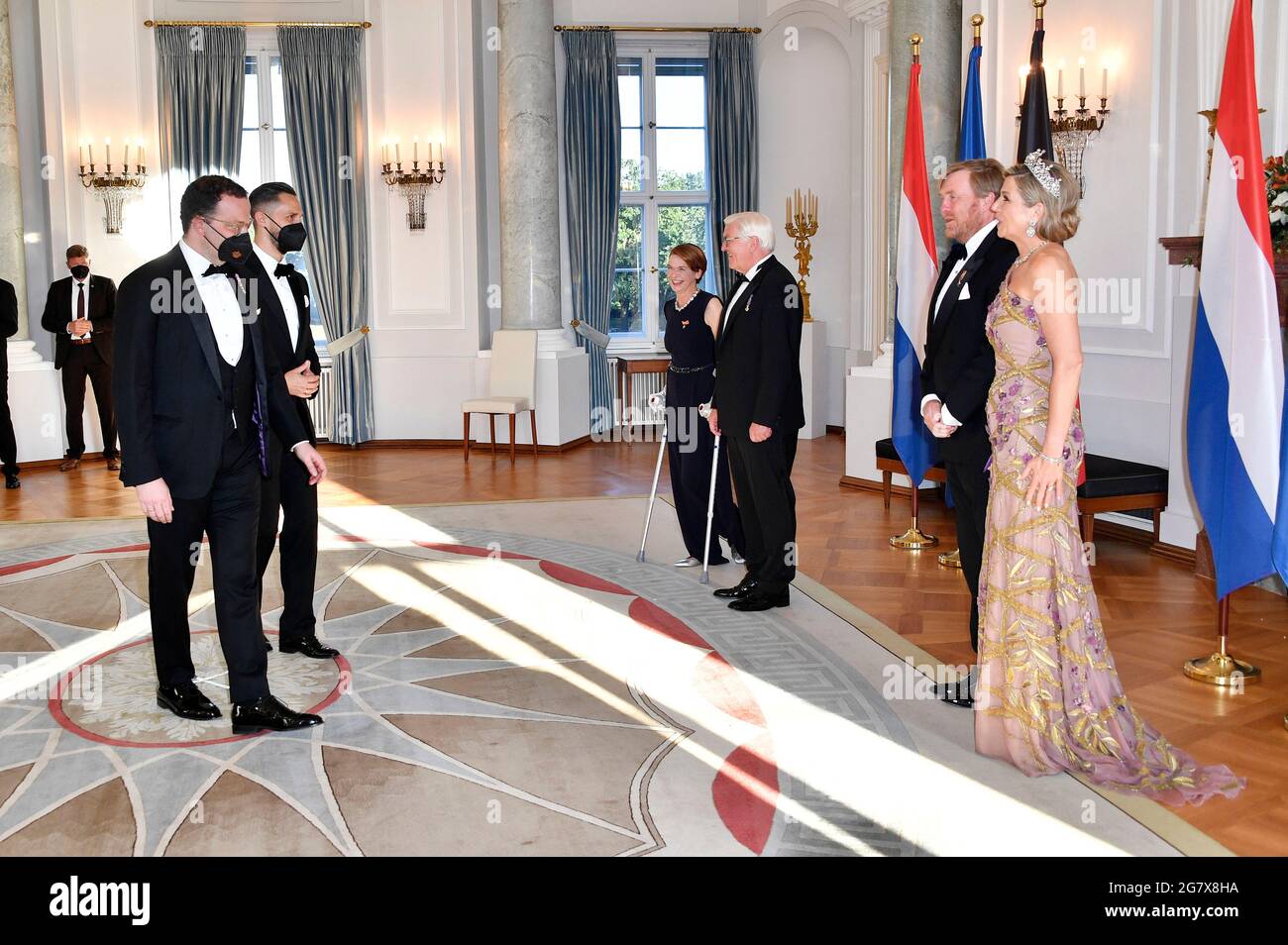 Jens Spahn, Daniel Funke, Elke Buedenbender, Frank-Walter Steinmeier, König Willem-Alexander und Königin Maxima der Niederlande bei der Parade zum Staatsbankett zu Ehren von König Willem-Alexander der Niederlande und Königin Maxima, die der Bundespräsident und Elke Büdenbender am 5. Juli im Schloss Bellevue gegeben haben, 2021 in Berlin, Deutschland. Stockfoto