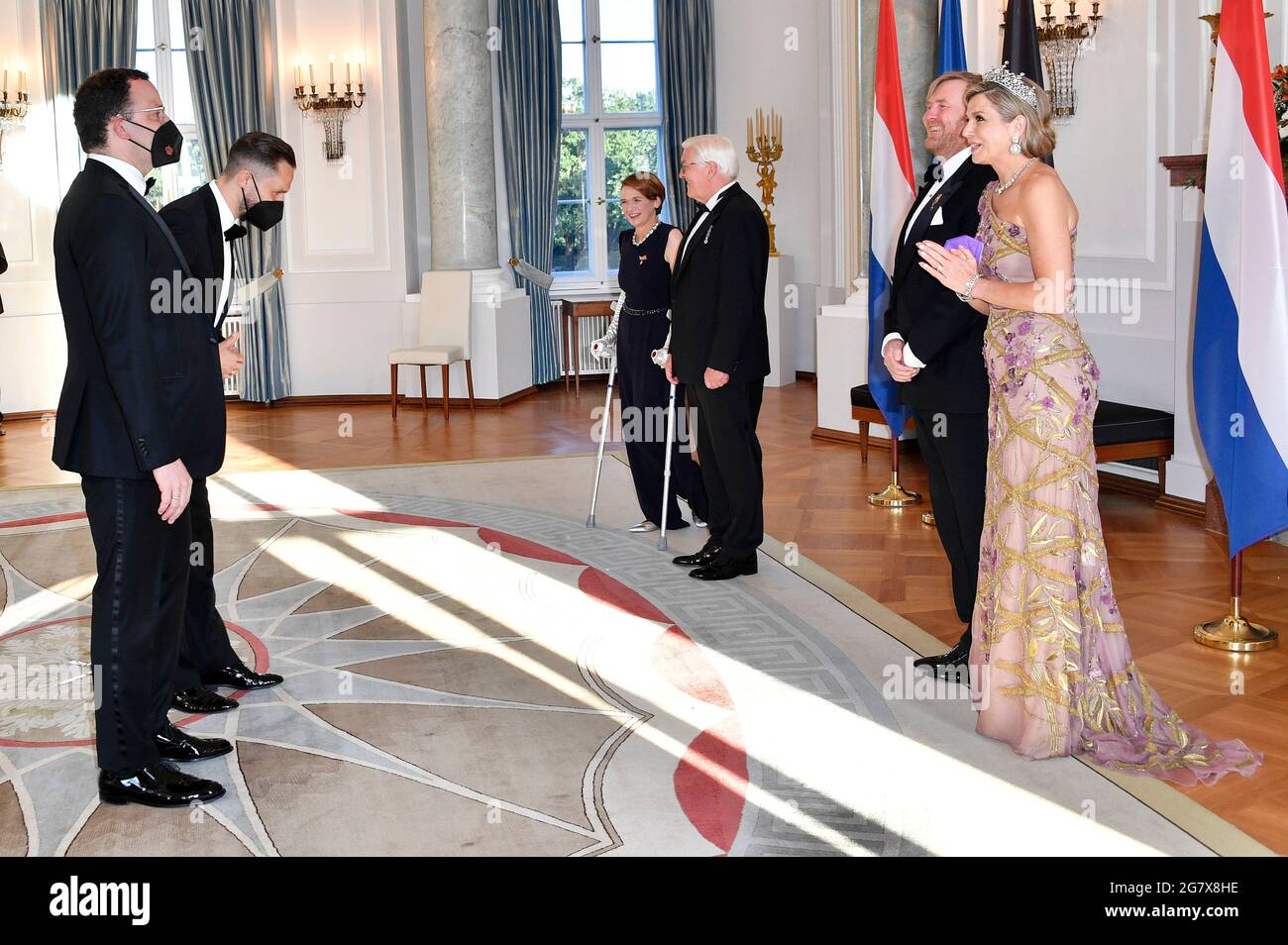 Jens Spahn, Daniel Funke, Elke Buedenbender, Frank-Walter Steinmeier, König Willem-Alexander und Königin Maxima der Niederlande bei der Parade zum Staatsbankett zu Ehren von König Willem-Alexander der Niederlande und Königin Maxima, die der Bundespräsident und Elke Büdenbender am 5. Juli im Schloss Bellevue gegeben haben, 2021 in Berlin, Deutschland. Stockfoto